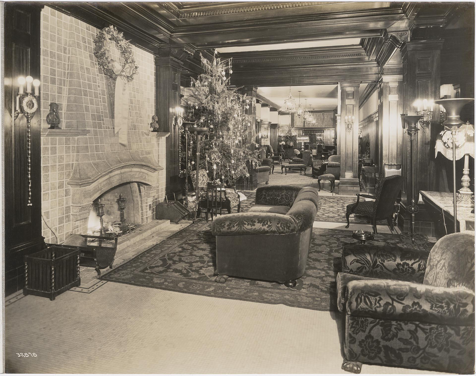 Image of Wilsonian Apartment Hotel lobby, Seattle, December 1923