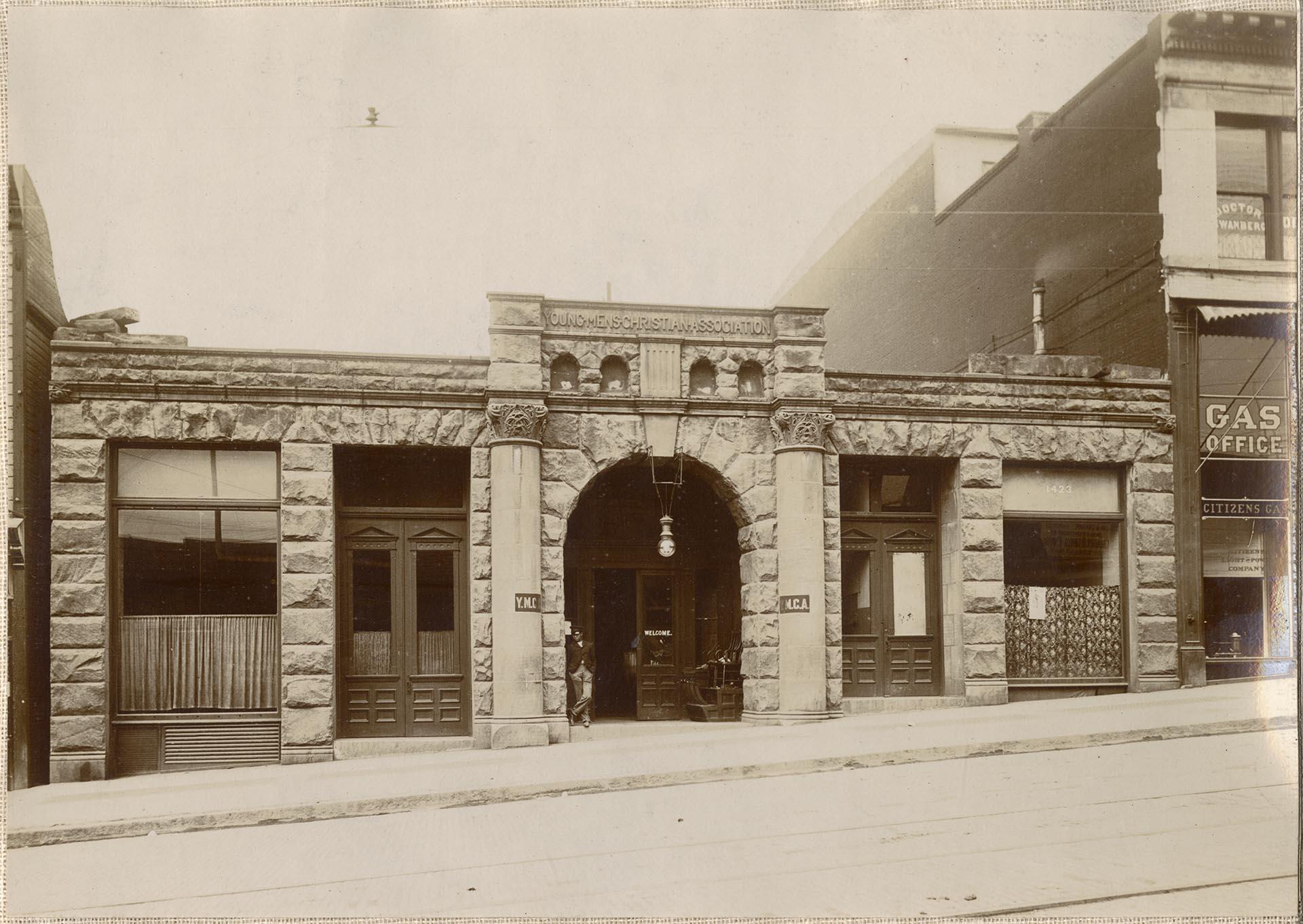 Image of YMCA building at 1417 1st Ave., Seattle, 1903