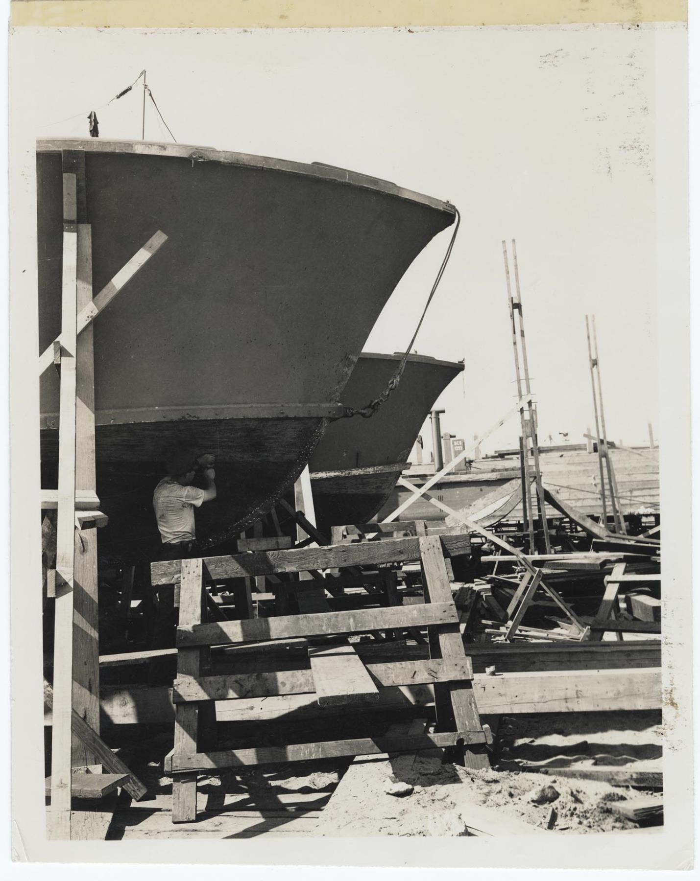 Image of Construction of U.S. Navy torpedo boats at the Olson & Winge Marine Works yard, Seattle, circa 1942