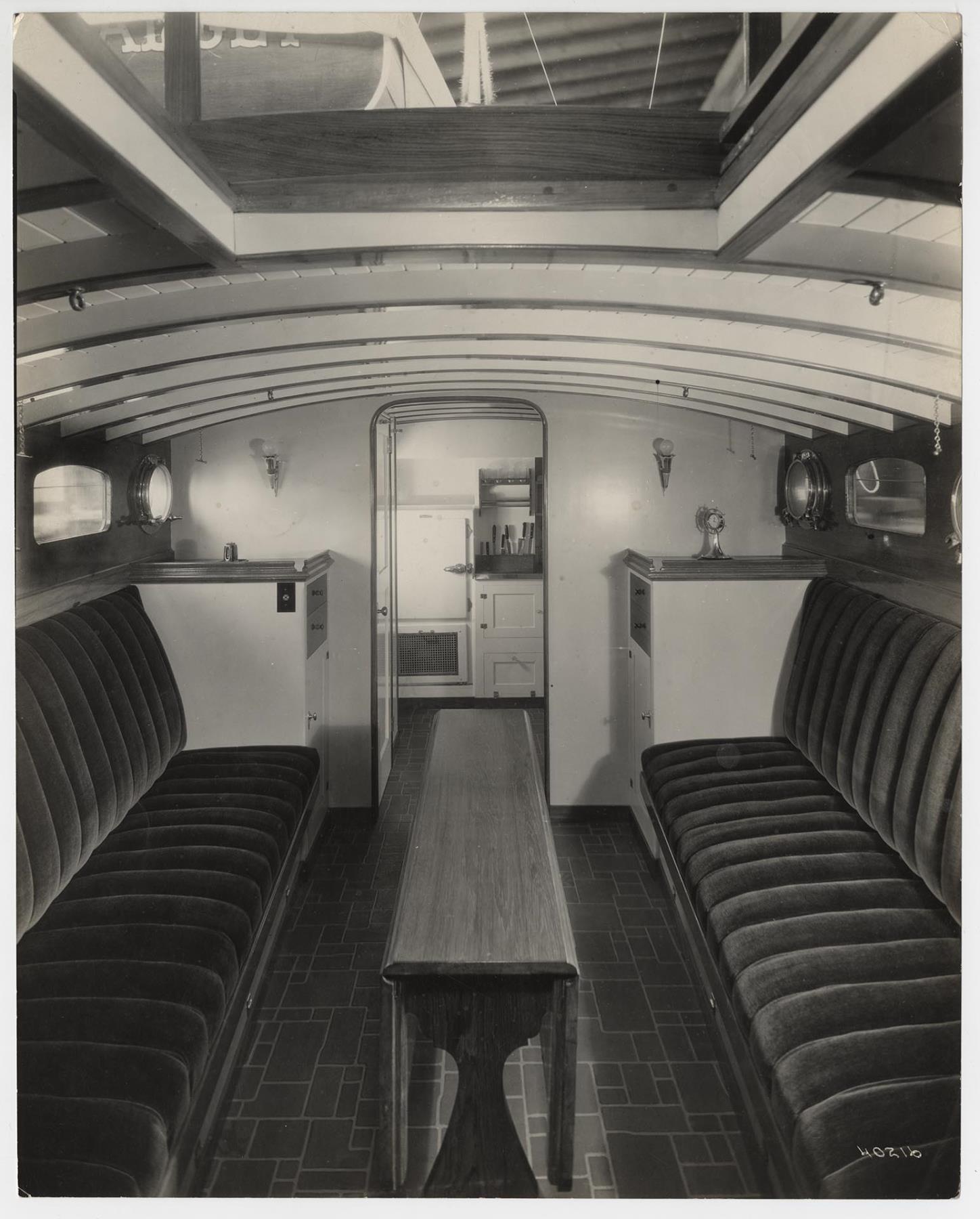 Image of Cabin on motor yacht 