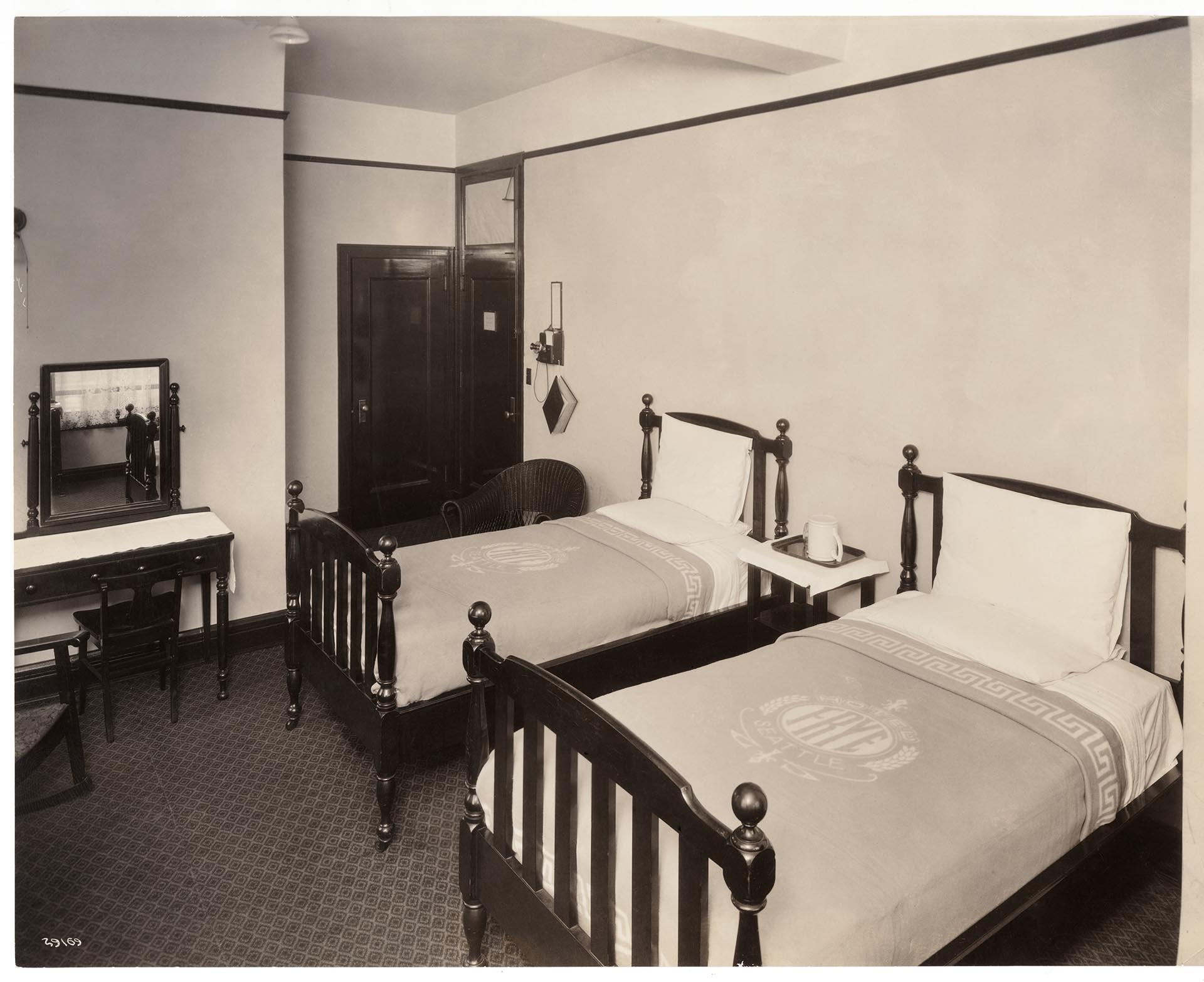 Image of Guest room with two beds, Frye Hotel, Seattle, circa 1912