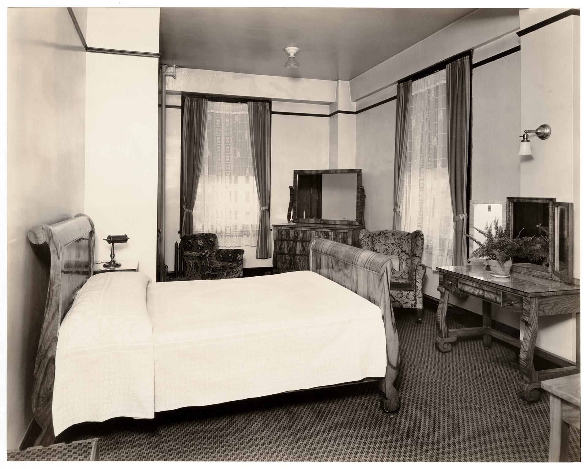 Image of Guest room with one bed, Frye Hotel, Seattle, circa 1923