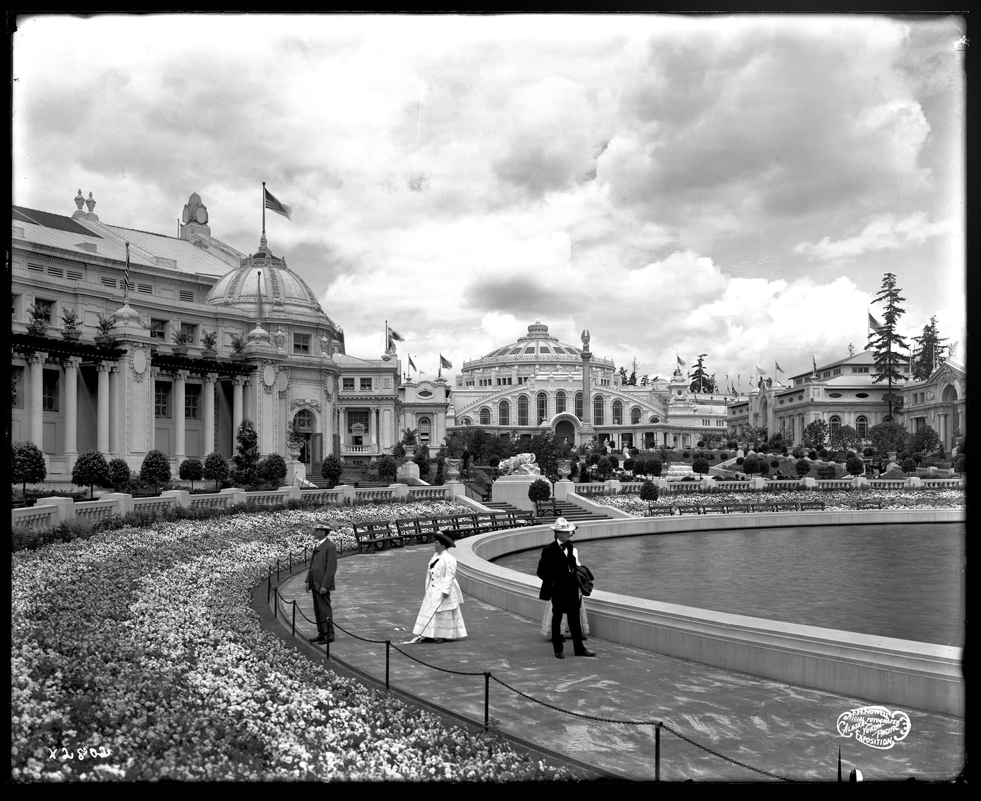 Image of Court of Honor and Geyser Basin at the Alaska-Yukon-Pacific Exposition, 1909