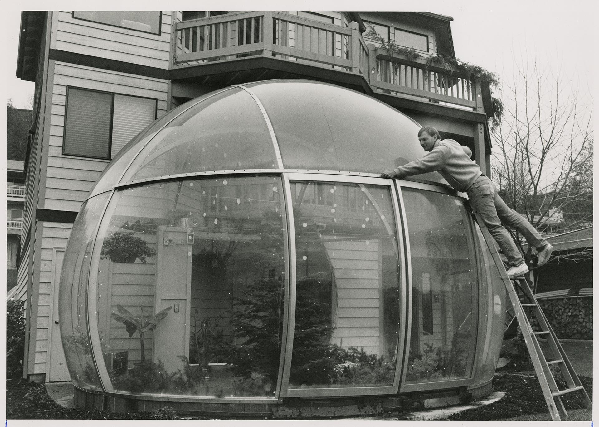 Image of Gene Achziger and his Bubbleator greenhouse, Des Moines, Washington, December 8, 1988