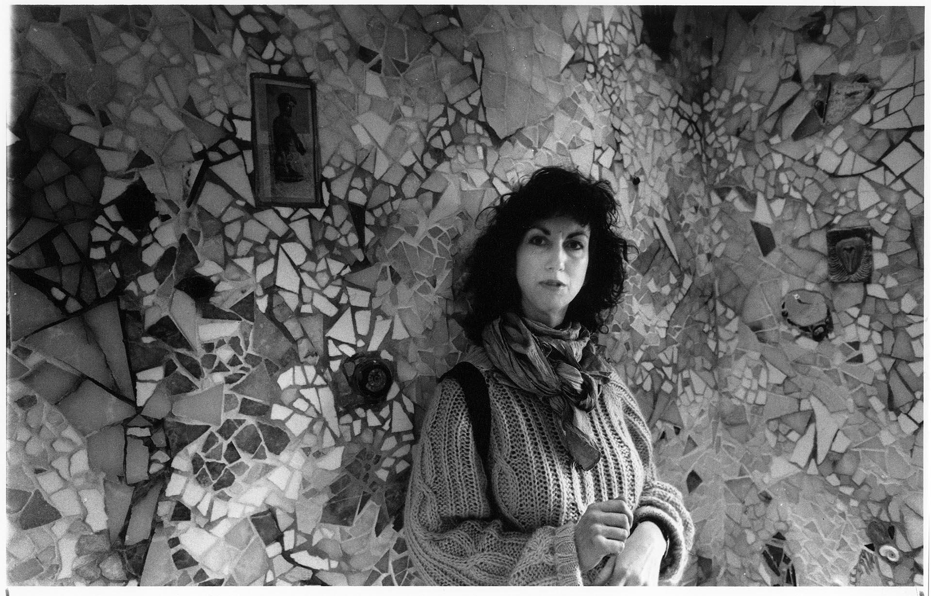 Image of Artist Linda Beaumont and her mosaic at Bailey-Boushay House, February 1992