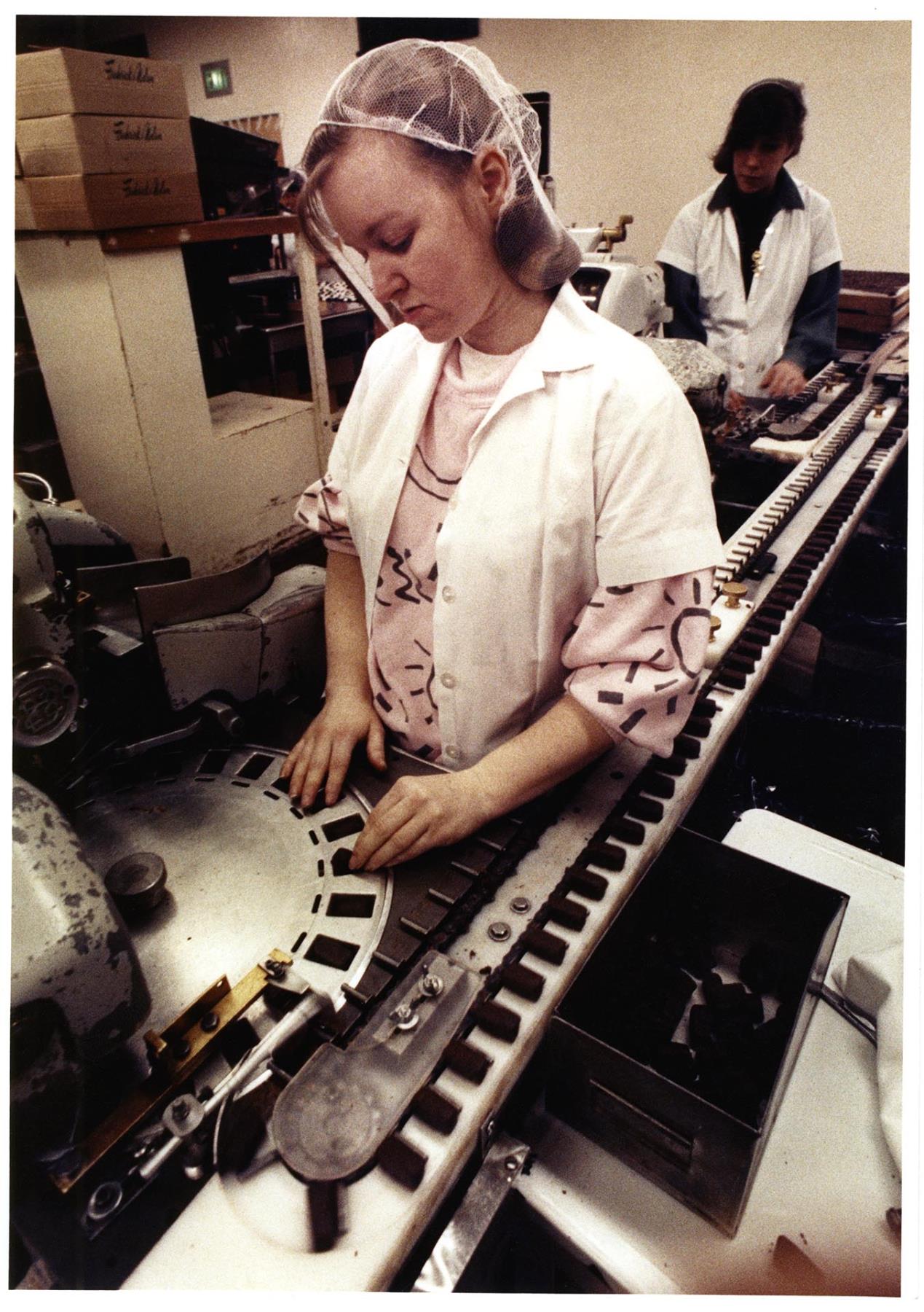 Image of Paula Hance straightening Frangos on assembly line, Seattle, January 26, 1990