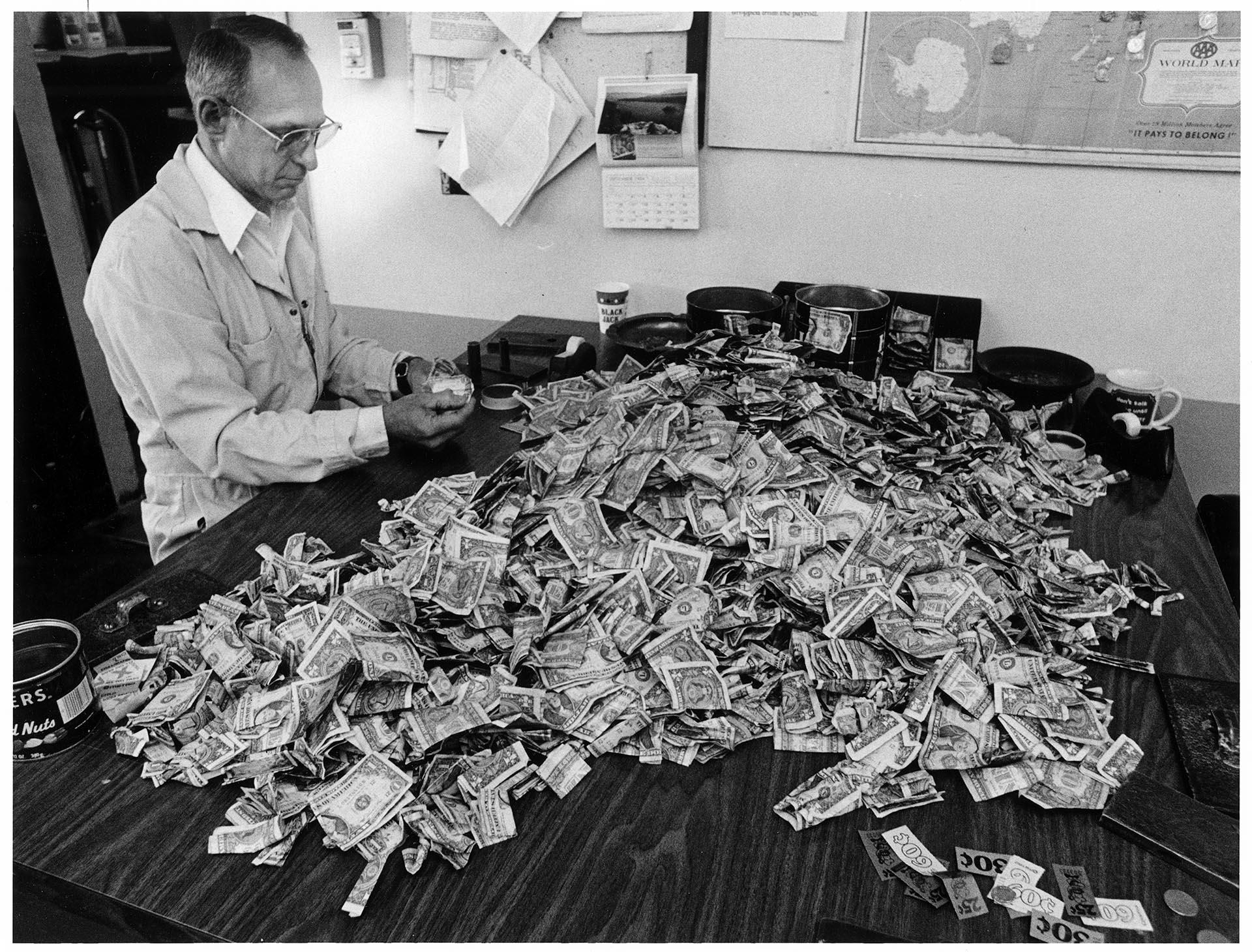 Image of Metro cashier unfolding dollar bills, Seattle, September 24, 1984
