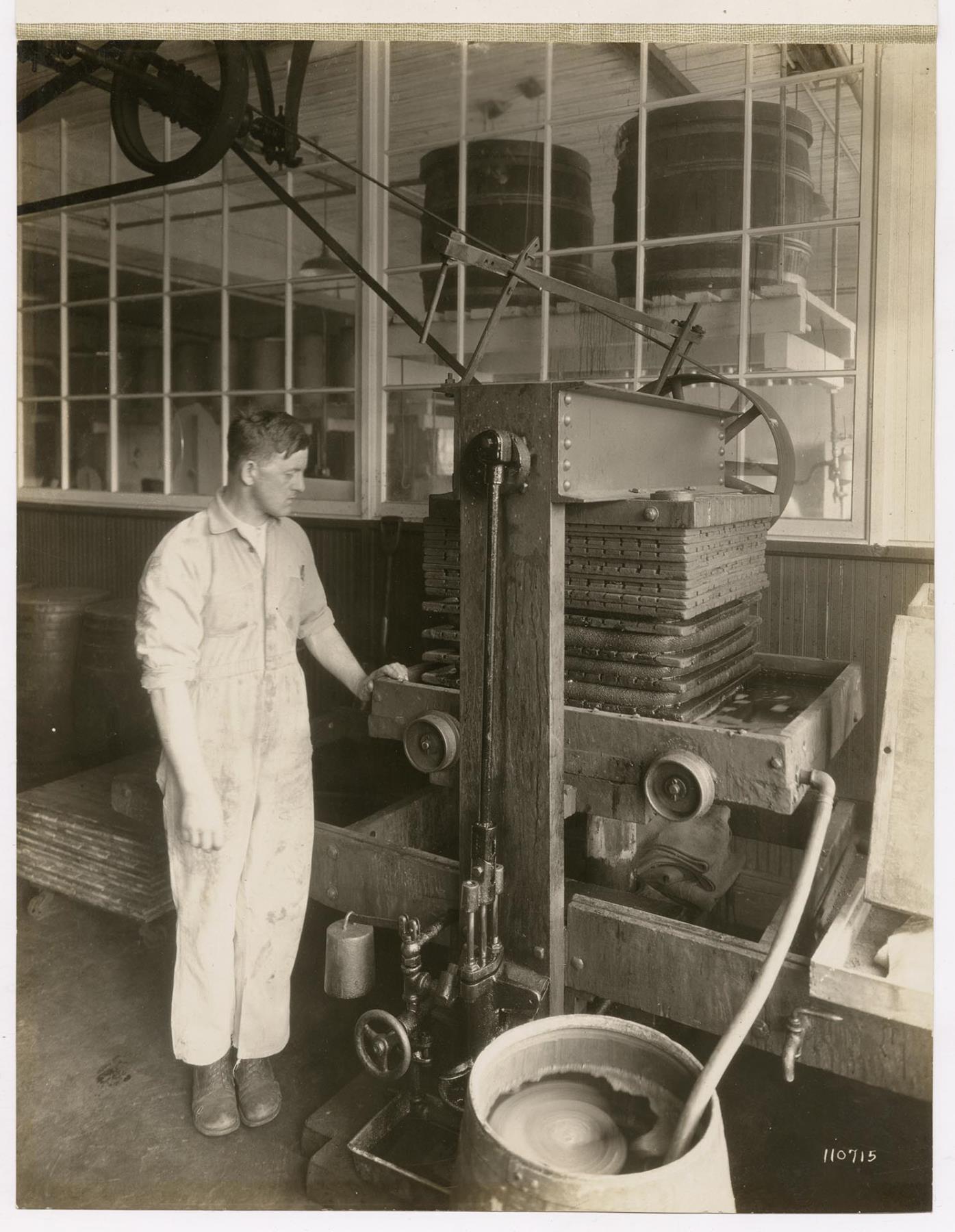 Image of Employee working in Mapleine packing department at Crescent Manufacturing Company, Seattle, circa 1923