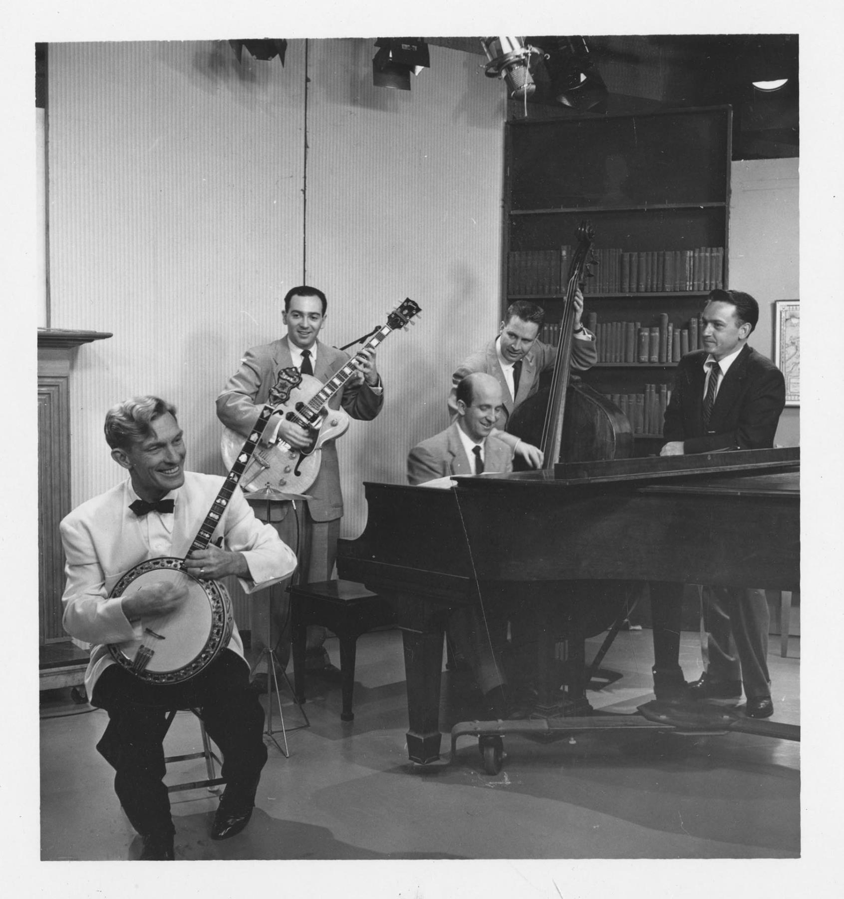 Image of Art Barduhn Trio accompanying banjoist Eddie Peabody in KING-TV studio, circa 1950