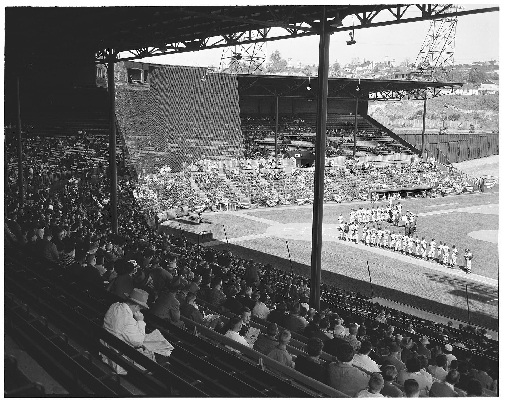 Image of Seattle Rainiers baseball team at Sick's Stadium, circa 1961