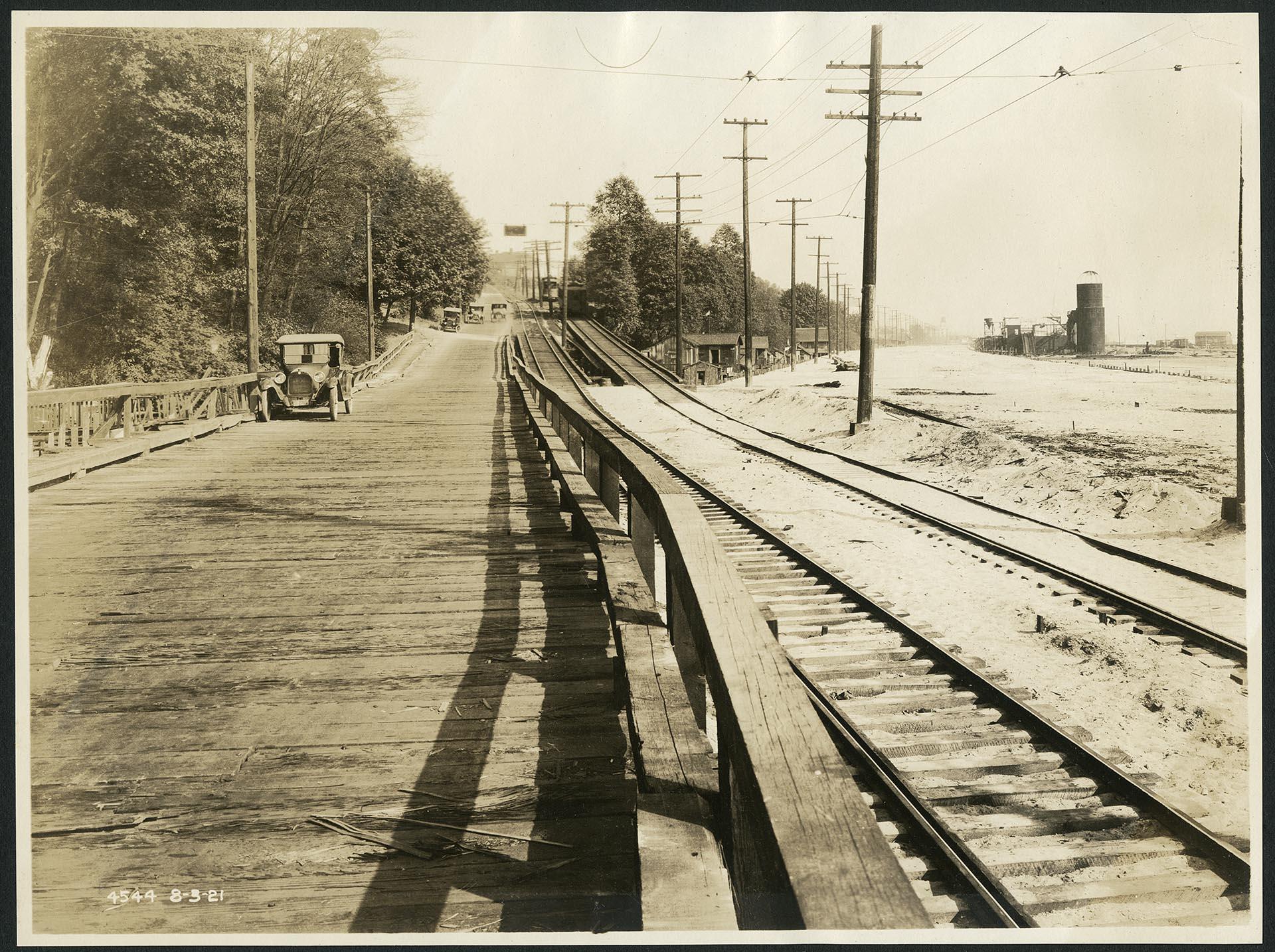 Image of Plank road on Elliott Avenue at West Mercer Place, Seattle, August 3, 1921