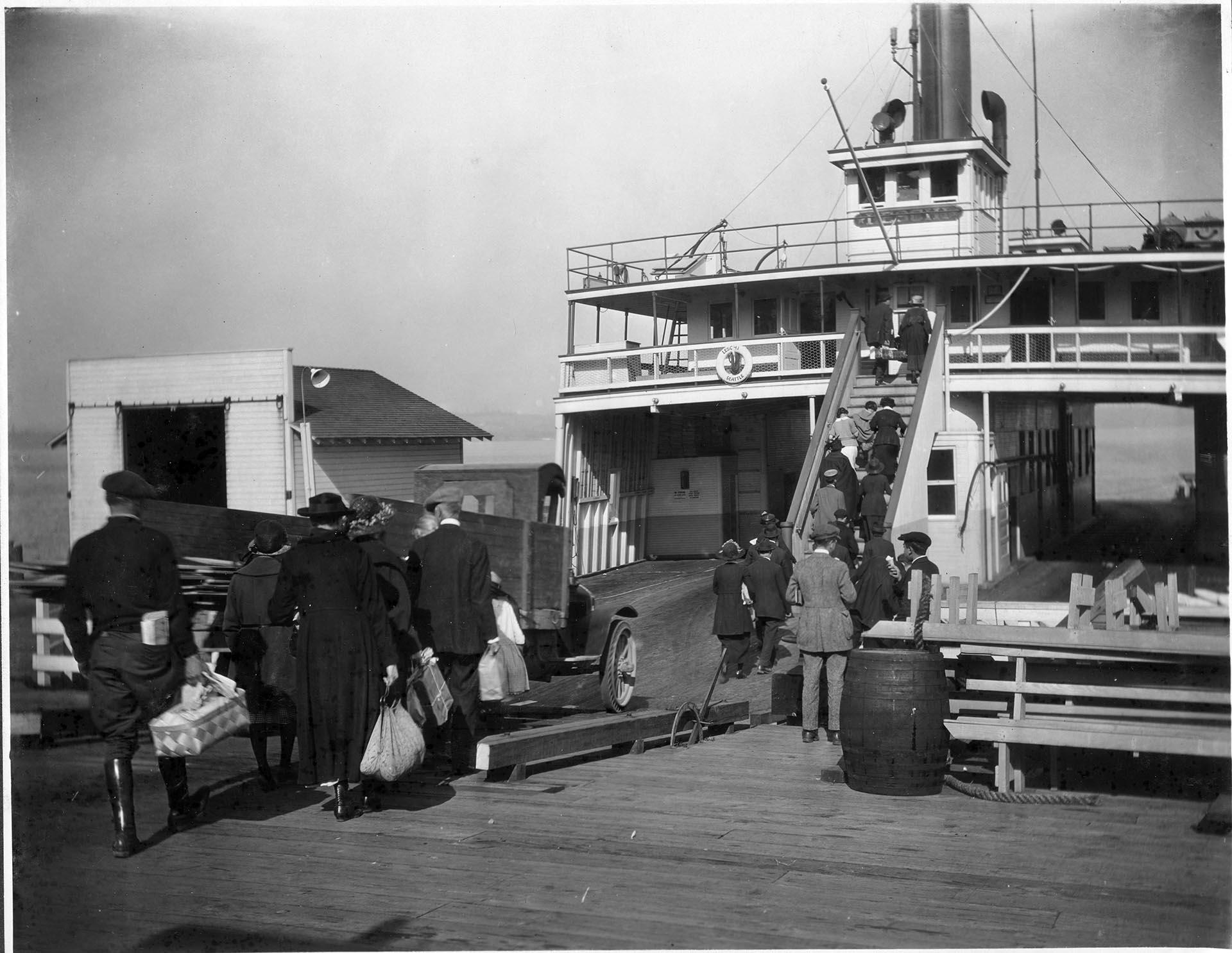 Image of Passengers boarding the Leschi ferry, Seattle, circa 1920