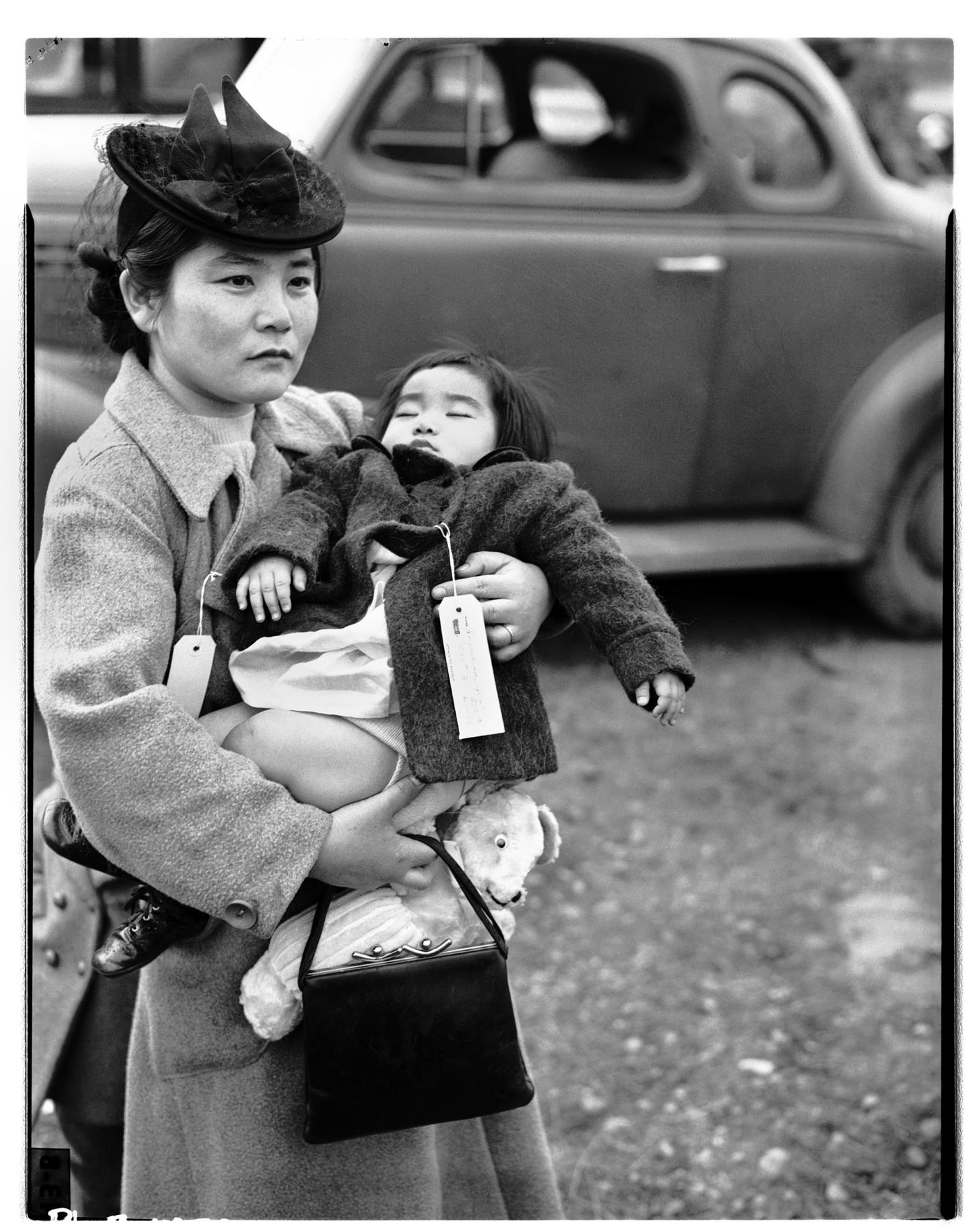 Image of Fumiko Hayashida and her daughter, Bainbridge Island, March 30, 1942