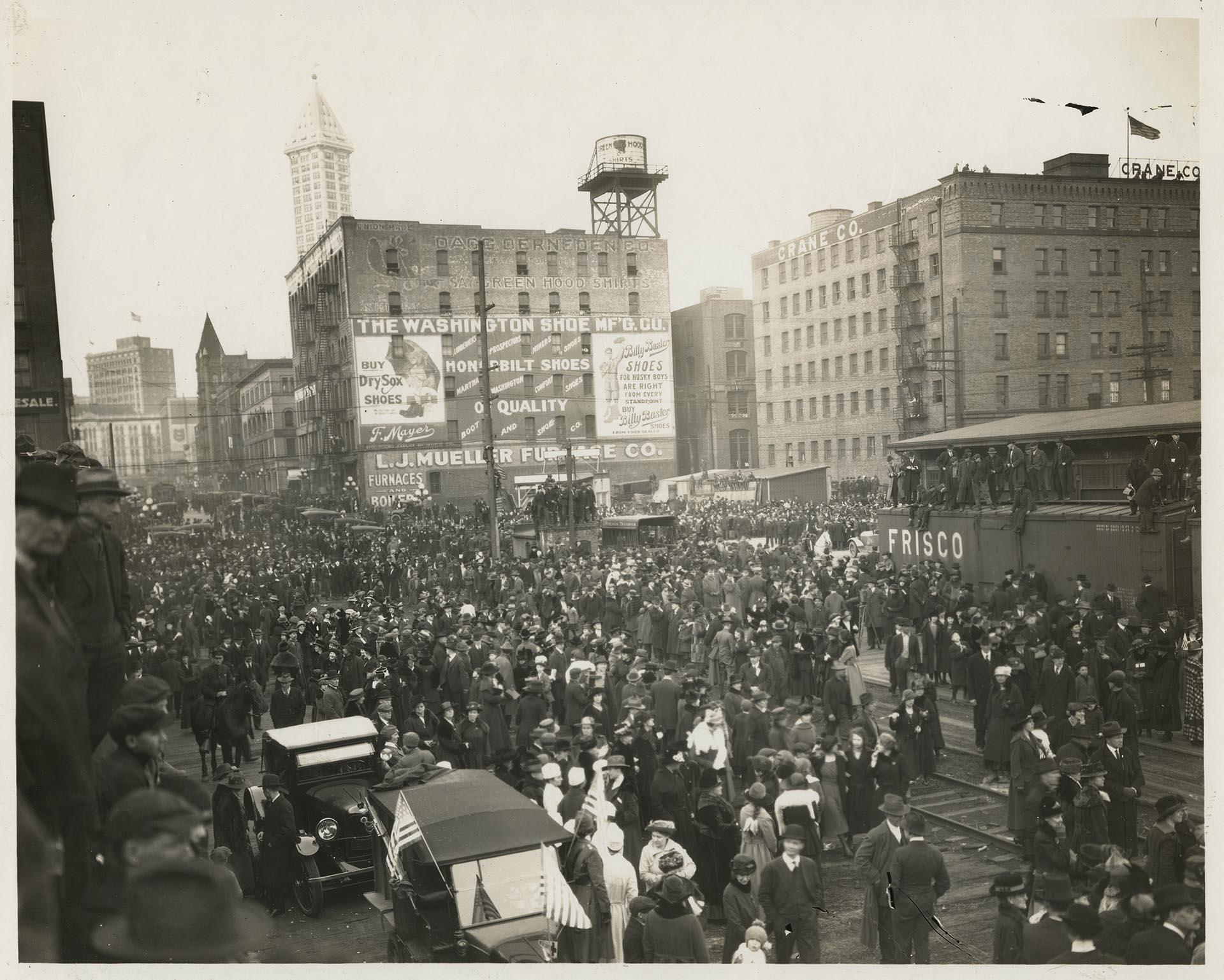 Image of Crowds waiting to see the Liberty Bell, Seattle, July 14, 1915