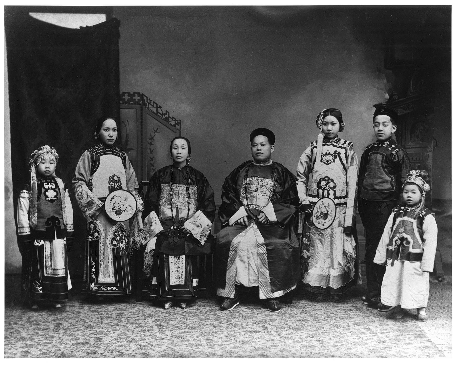 Image of Goon Dip and family, circa 1910