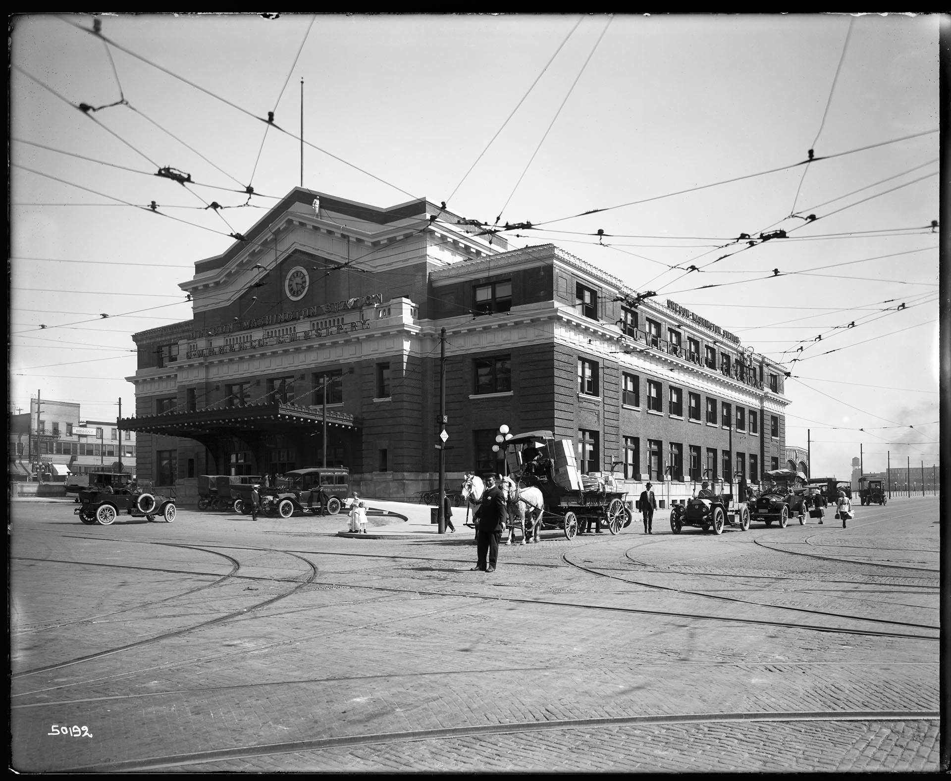 Image of Exterior of Oregon-Washington Station, Seattle, 1916