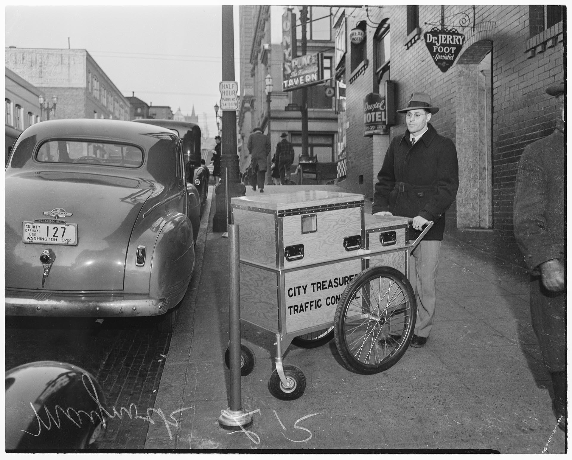 Image of L. R. Maynock collecting parking meter fees, Seattle, January 1942