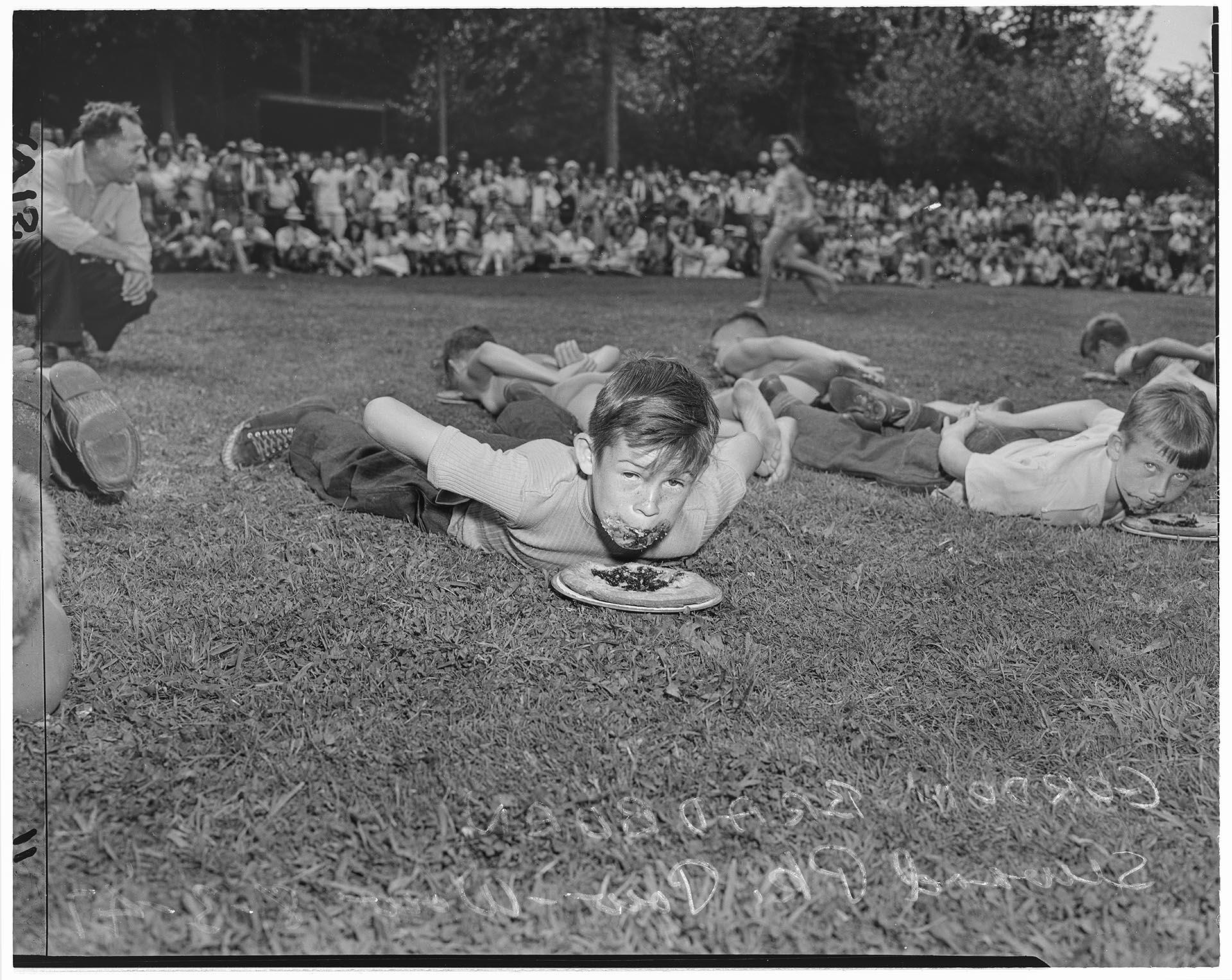 Image of Gordon Bradbury in pie eating contest, Seattle, August 3, 1947
