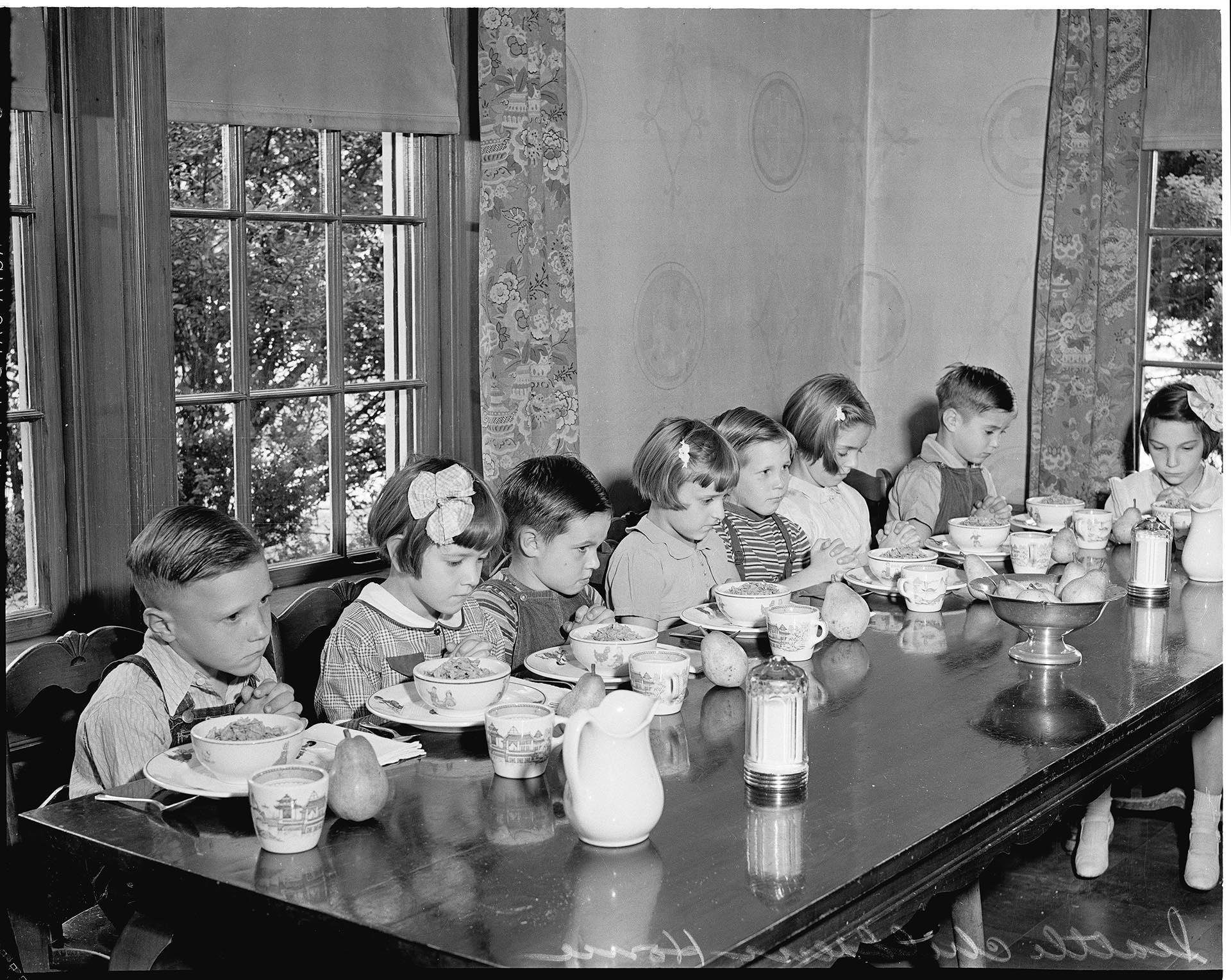 Image of Children praying before breakfast at Seattle Children's Home, August 22, 1941
