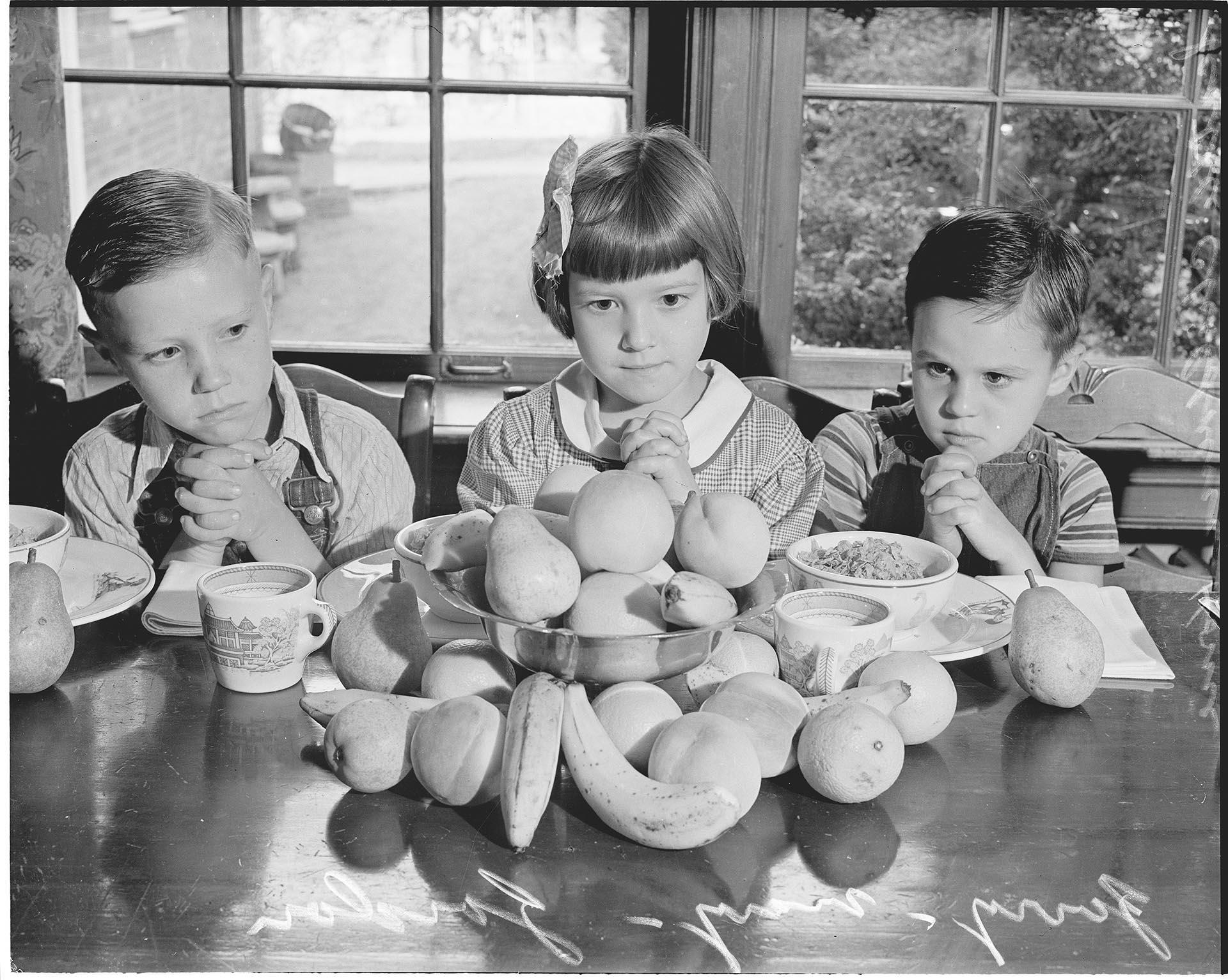 Image of Children praying before breakfast at Seattle Children's Home, August 22, 1941