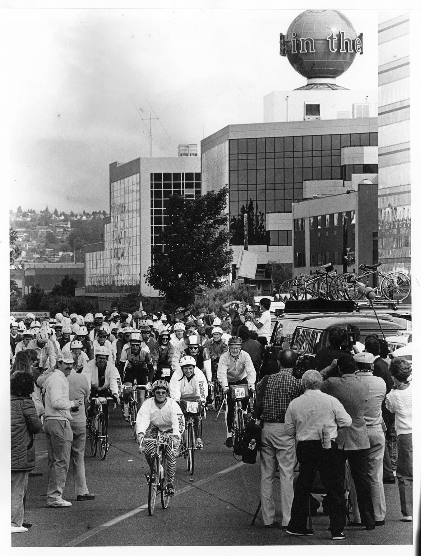 Image of Bicyclists beginning cross-country ride, Seattle, June 1, 1987