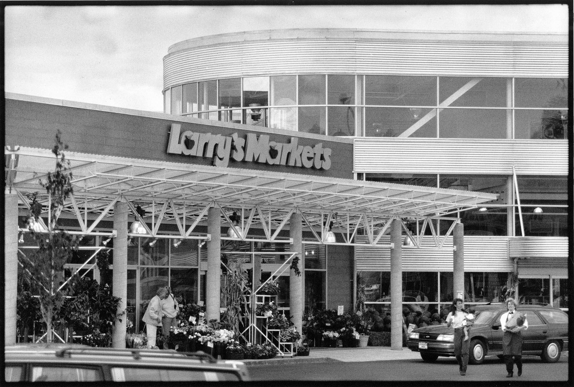 Image of Larry's Market exterior, Bellevue, October 24, 1990