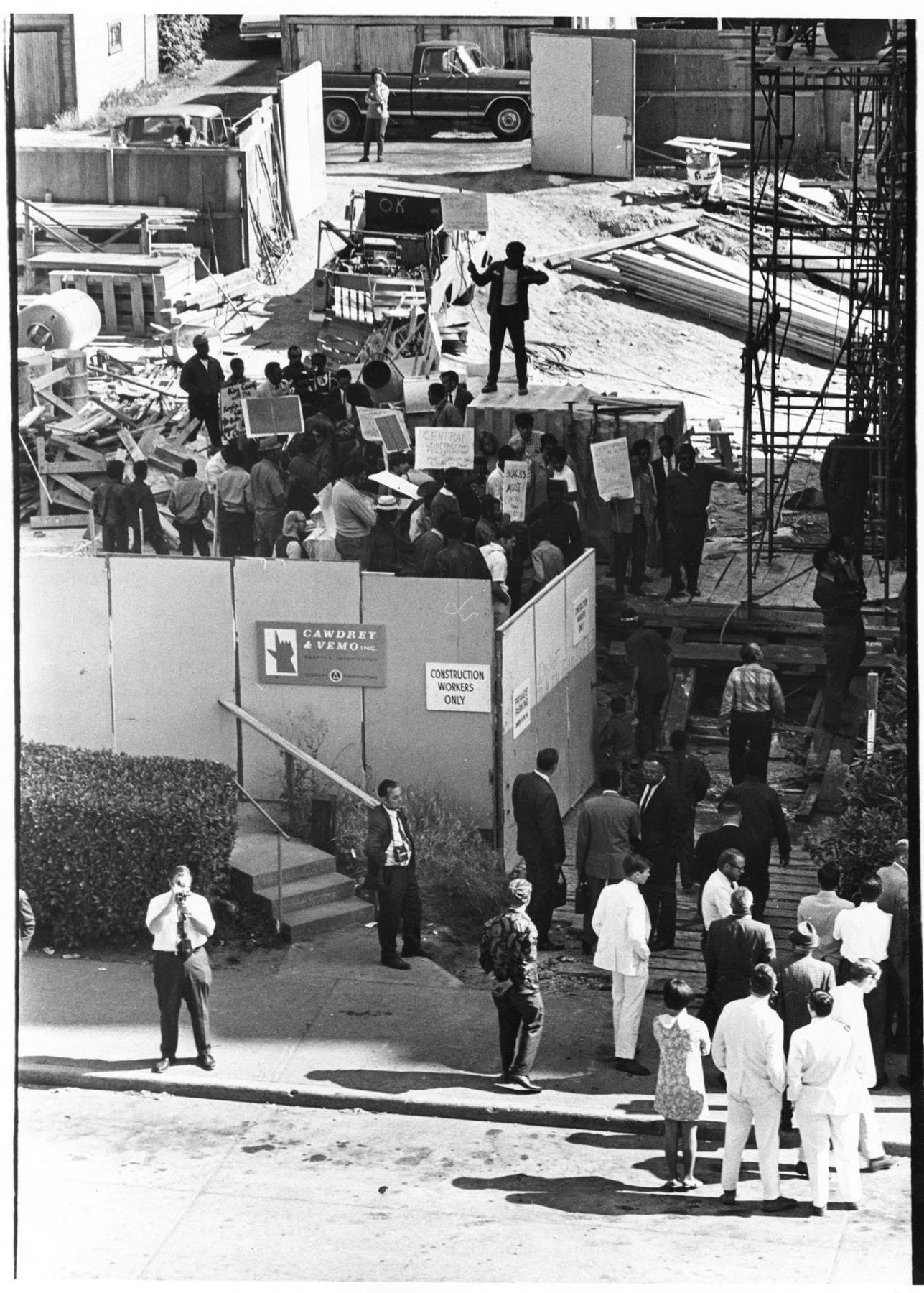 Image of Workers picketing for better jobs, Seattle, August 29, 1969