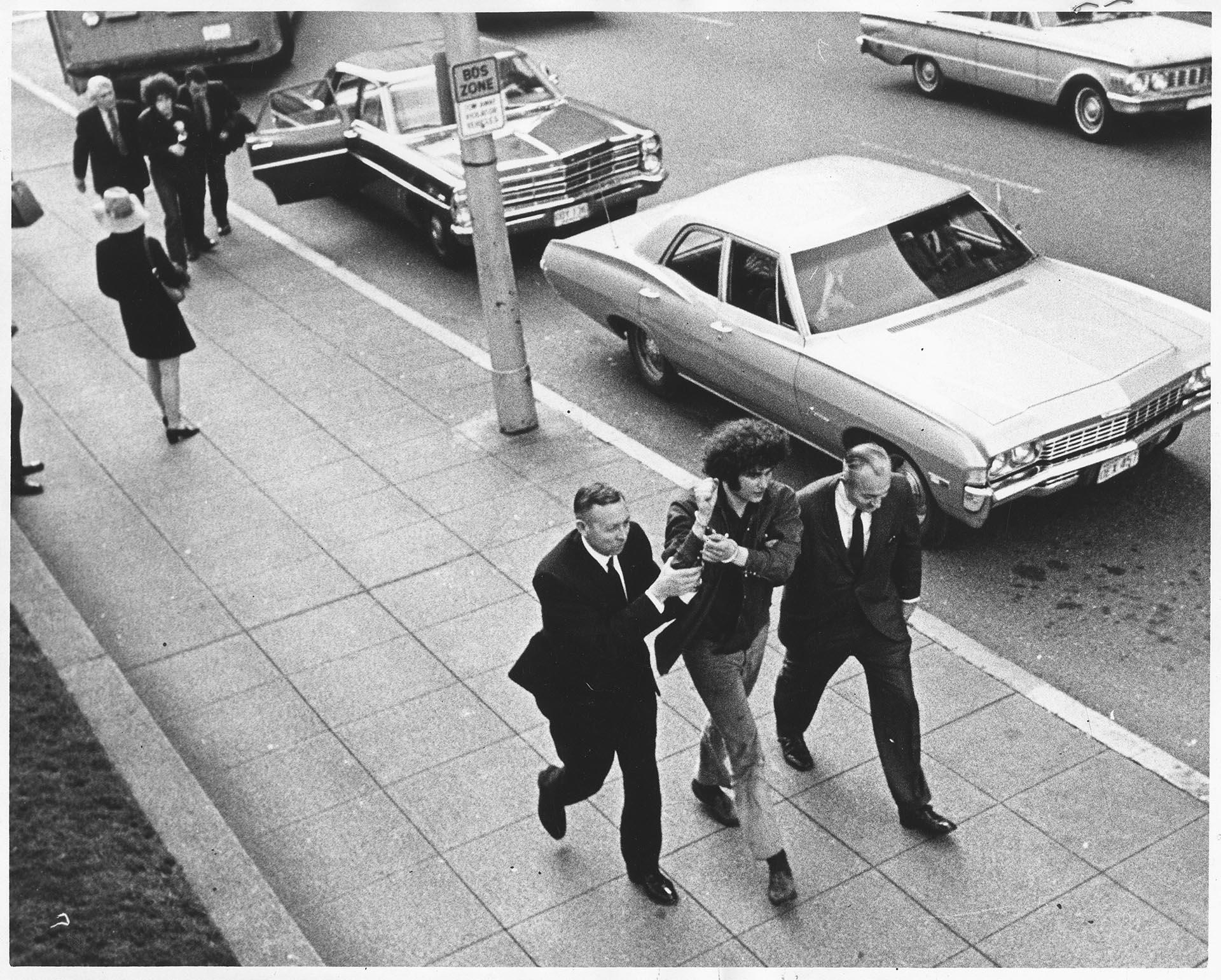 Image of Jeff Dowd arriving at arraignment, Seattle, April 17, 1970