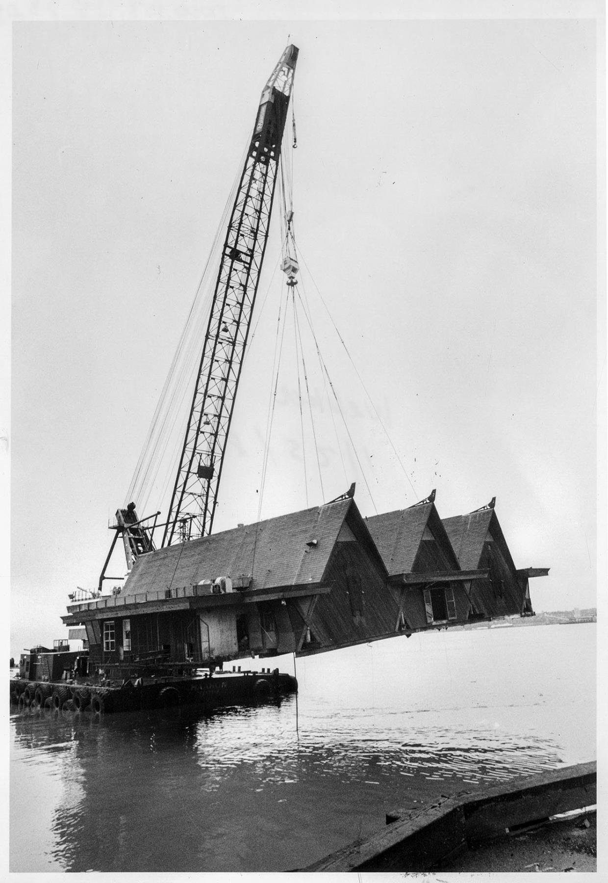 Image of Moving the Polynesia Restaurant, Seattle, January 25, 1982