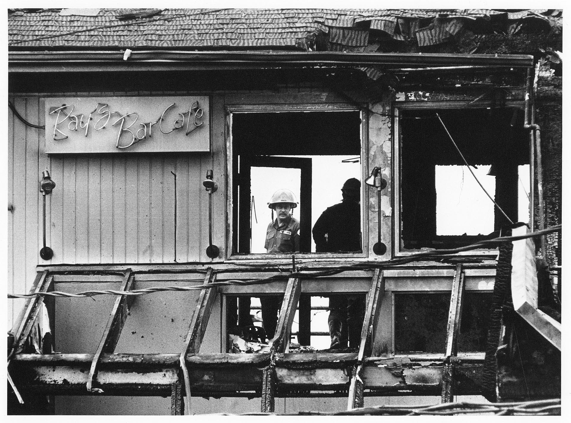 Image of Fire inspectors at Ray's Boathouse, Seattle, May 27, 1987