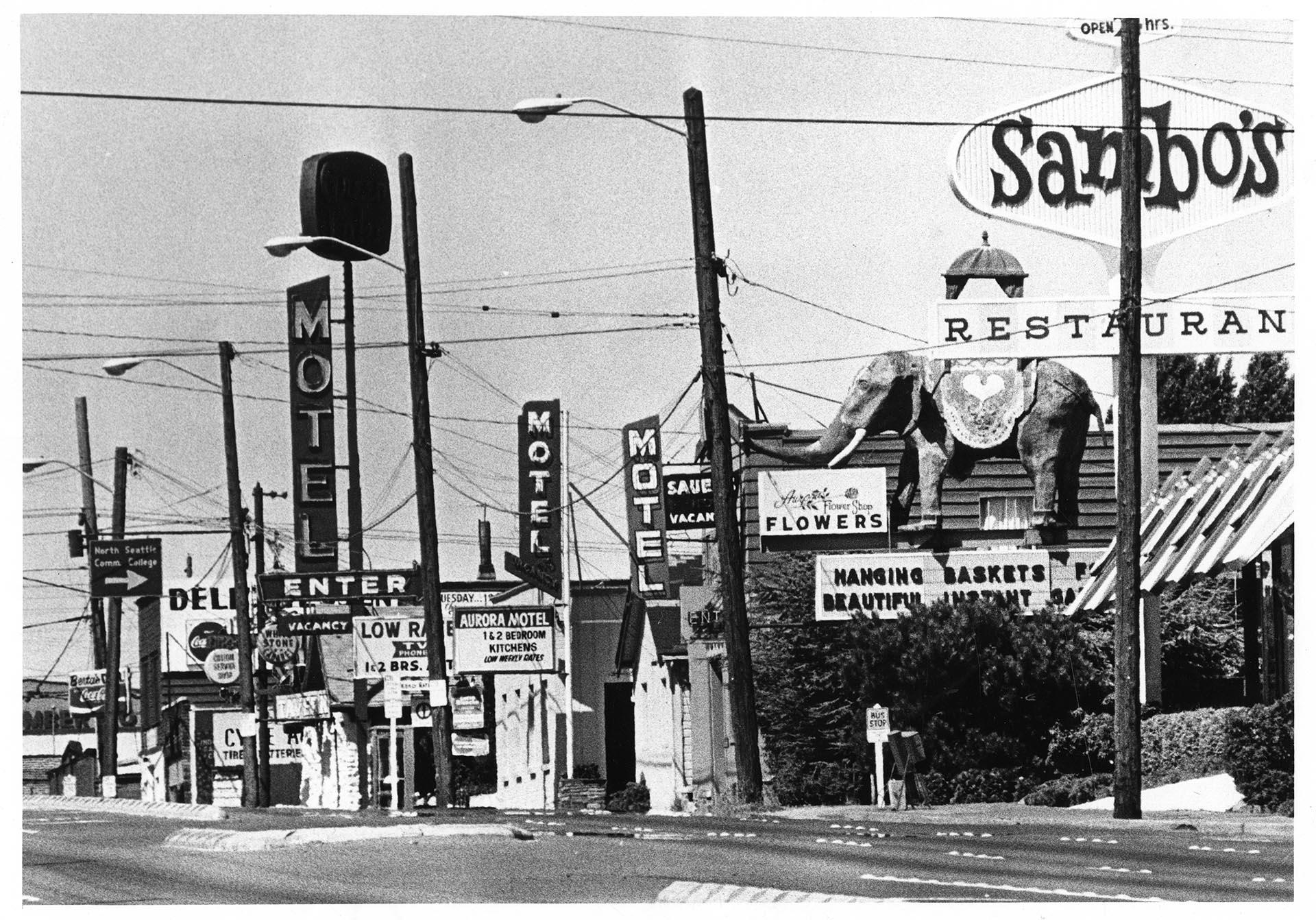 Image of Sambo's sign on Aurora Avenue, Seattle, July 29, 1976