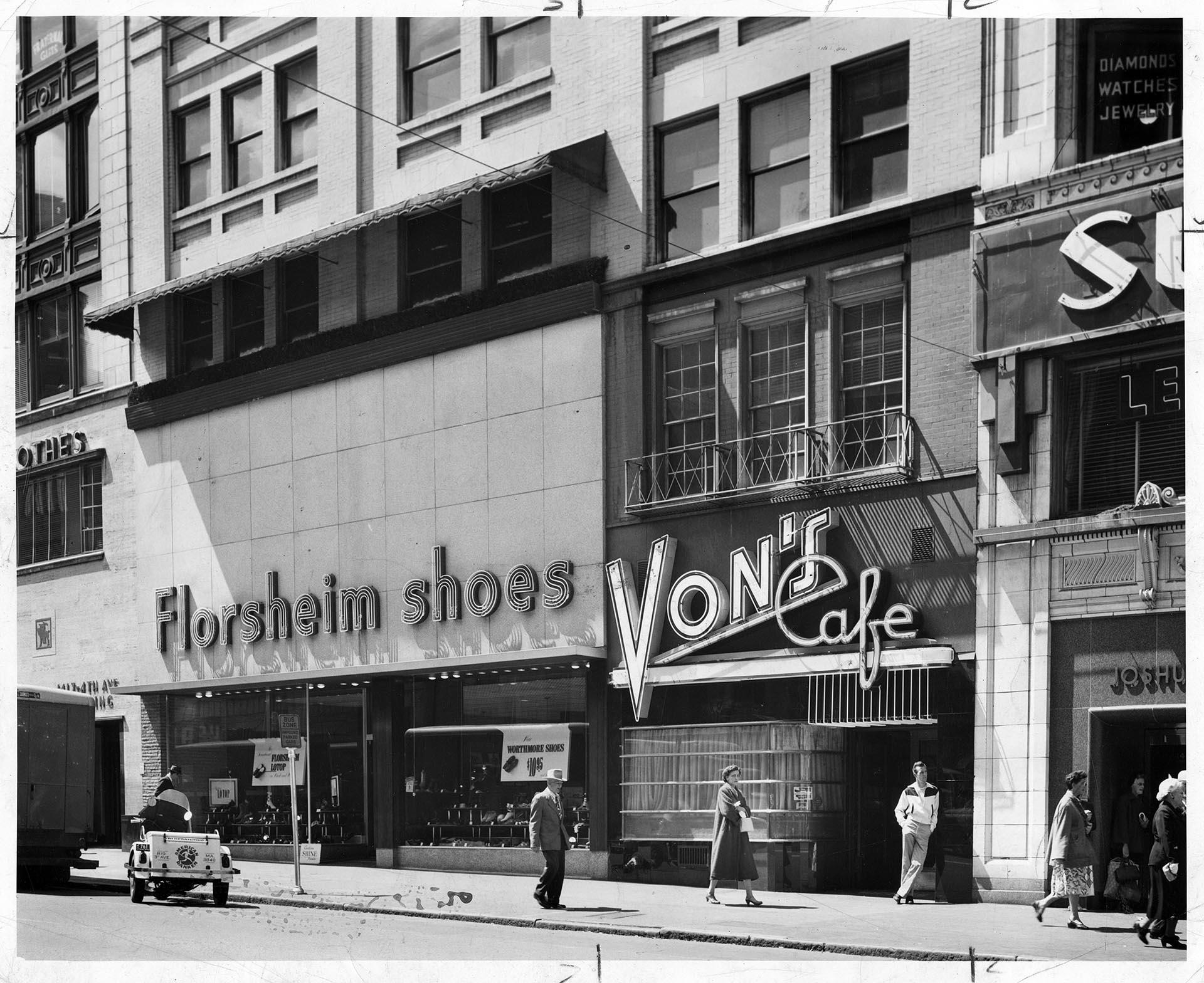 Image of Exterior of Von's Café on 4th Ave., Seattle, July 1, 1955