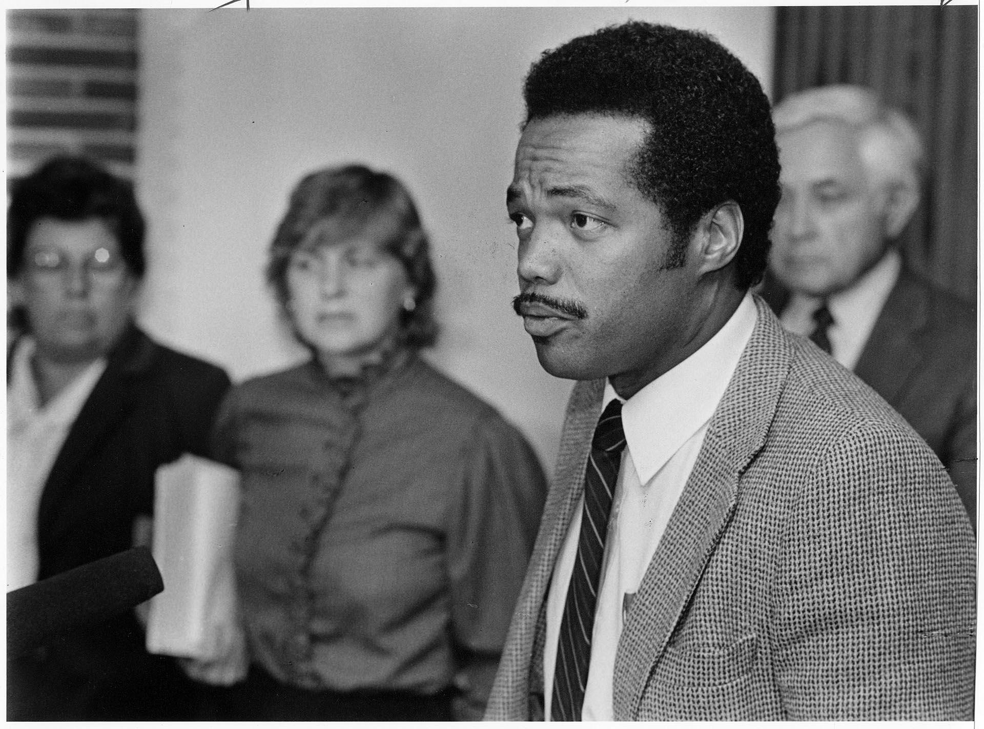 Image of T. J. Vassar discussing teacher's strike, Seattle, September 5, 1985