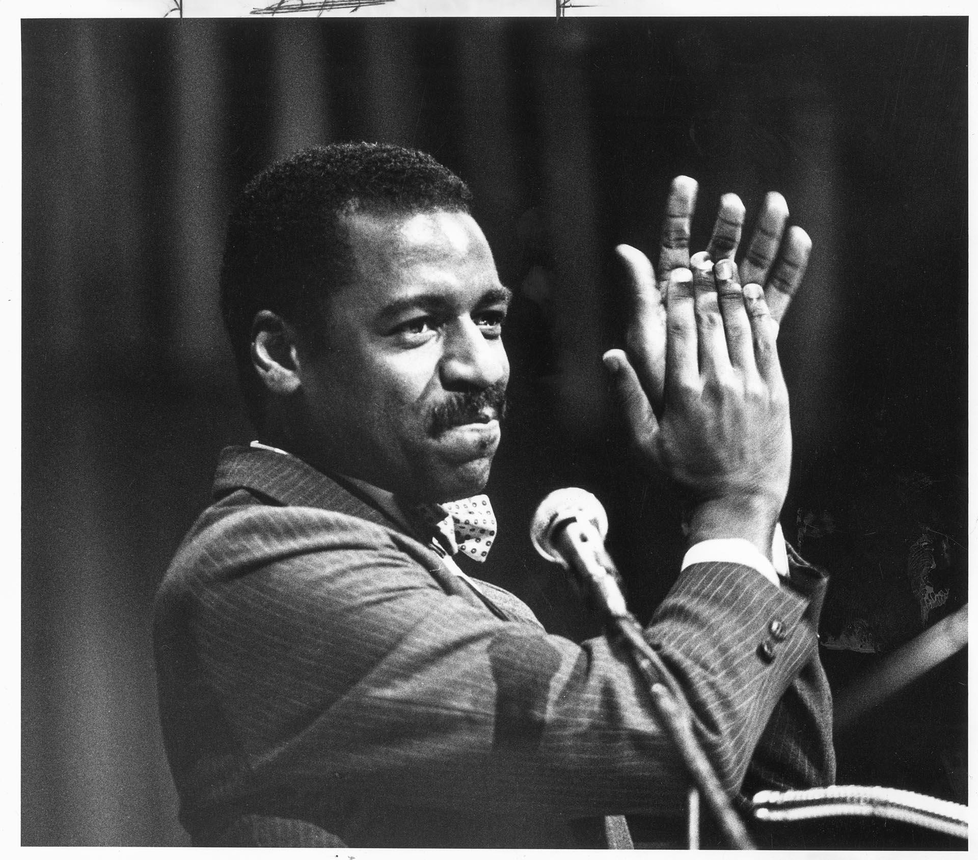 Image of Jesse Wineberry speaking at Ingraham High School, Seattle, January 19, 1987