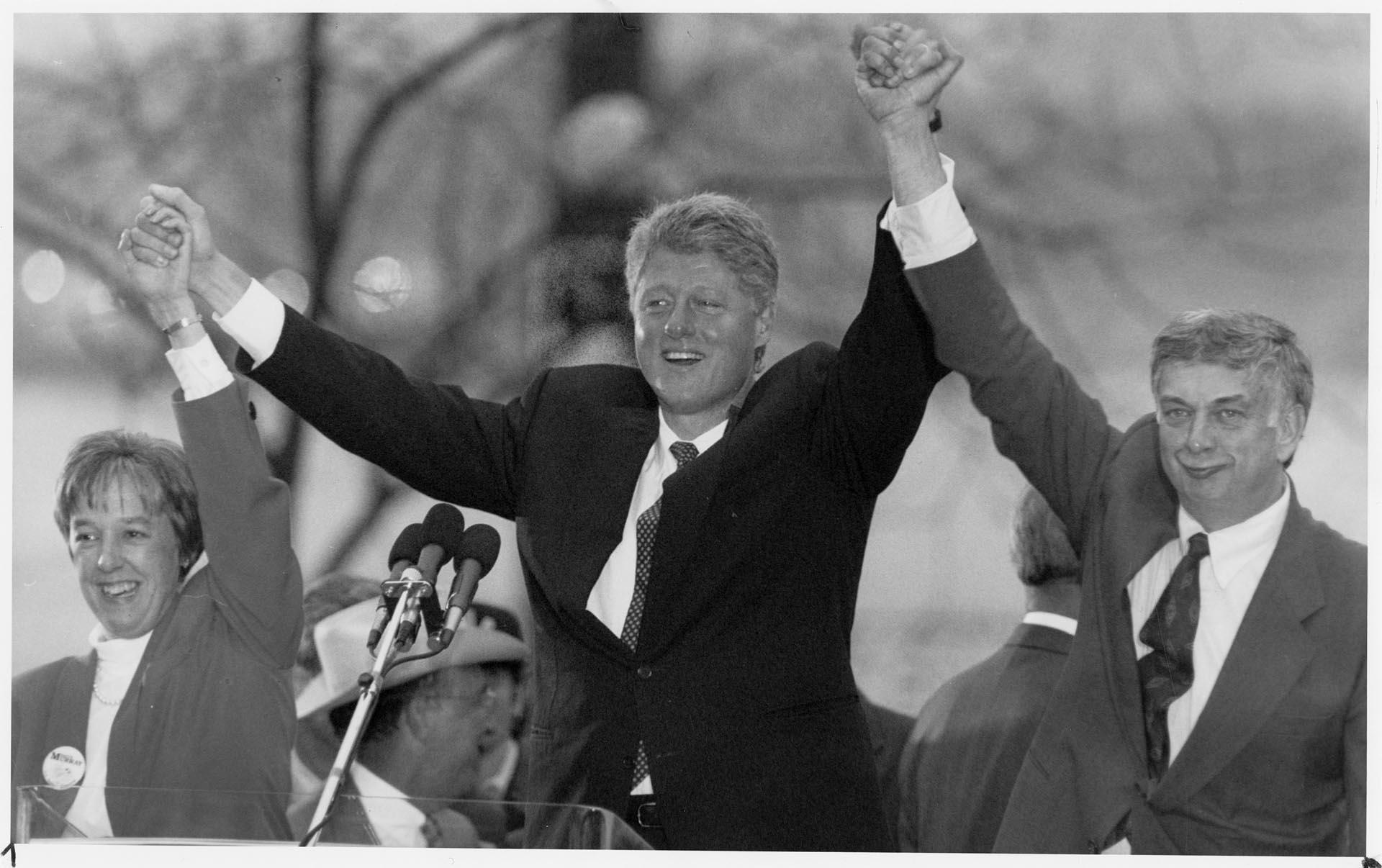 Image of Patty Murray, Bill Clinton, and Mike Lowry campaigning in Seattle, October 22, 1992