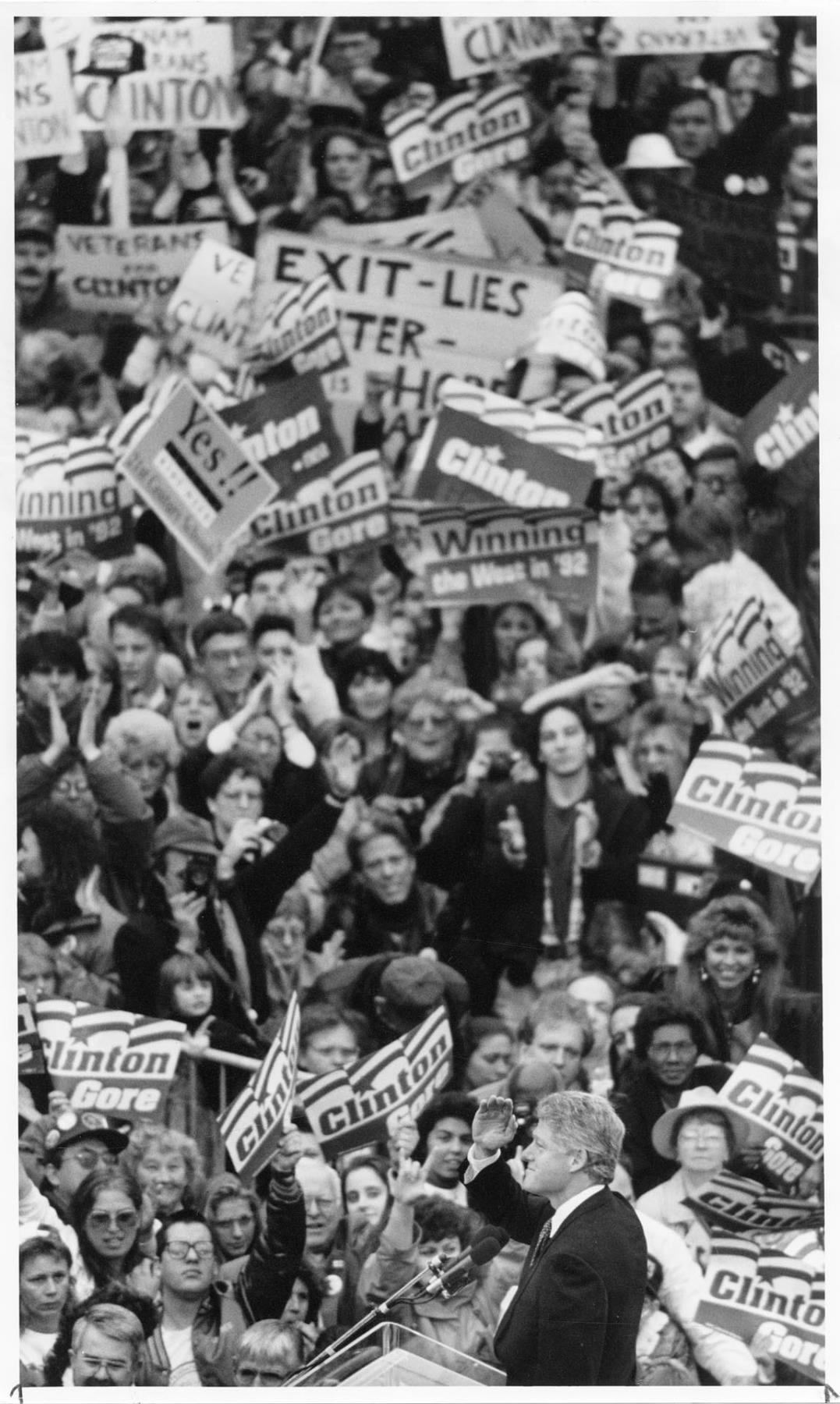 Image of Bill Clinton campaigning in Seattle, October 22, 1992