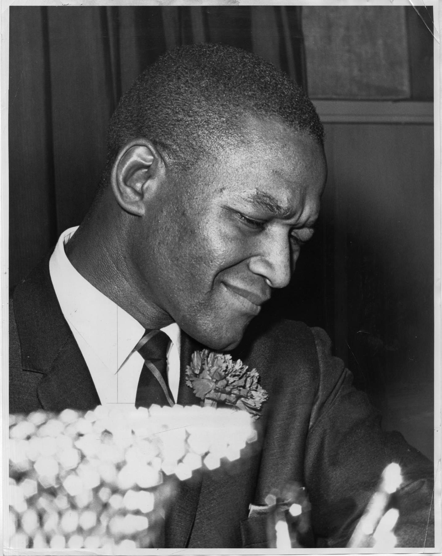 Image of Eddie Cotton at award banquet, Seattle, December 28, 1966