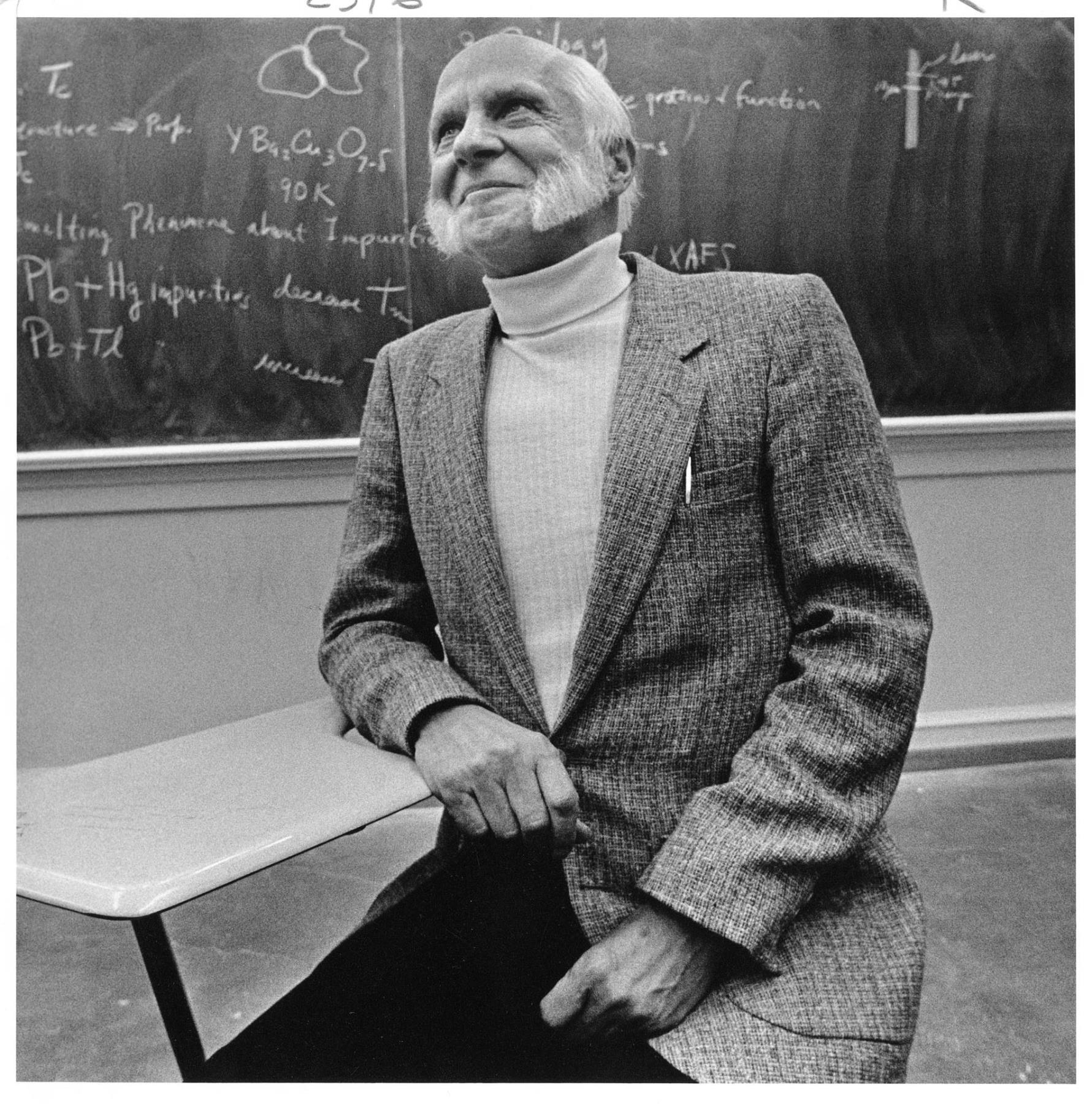 Image of Hans Dehmelt sitting in UW classroom, Seattle, October 12, 1989