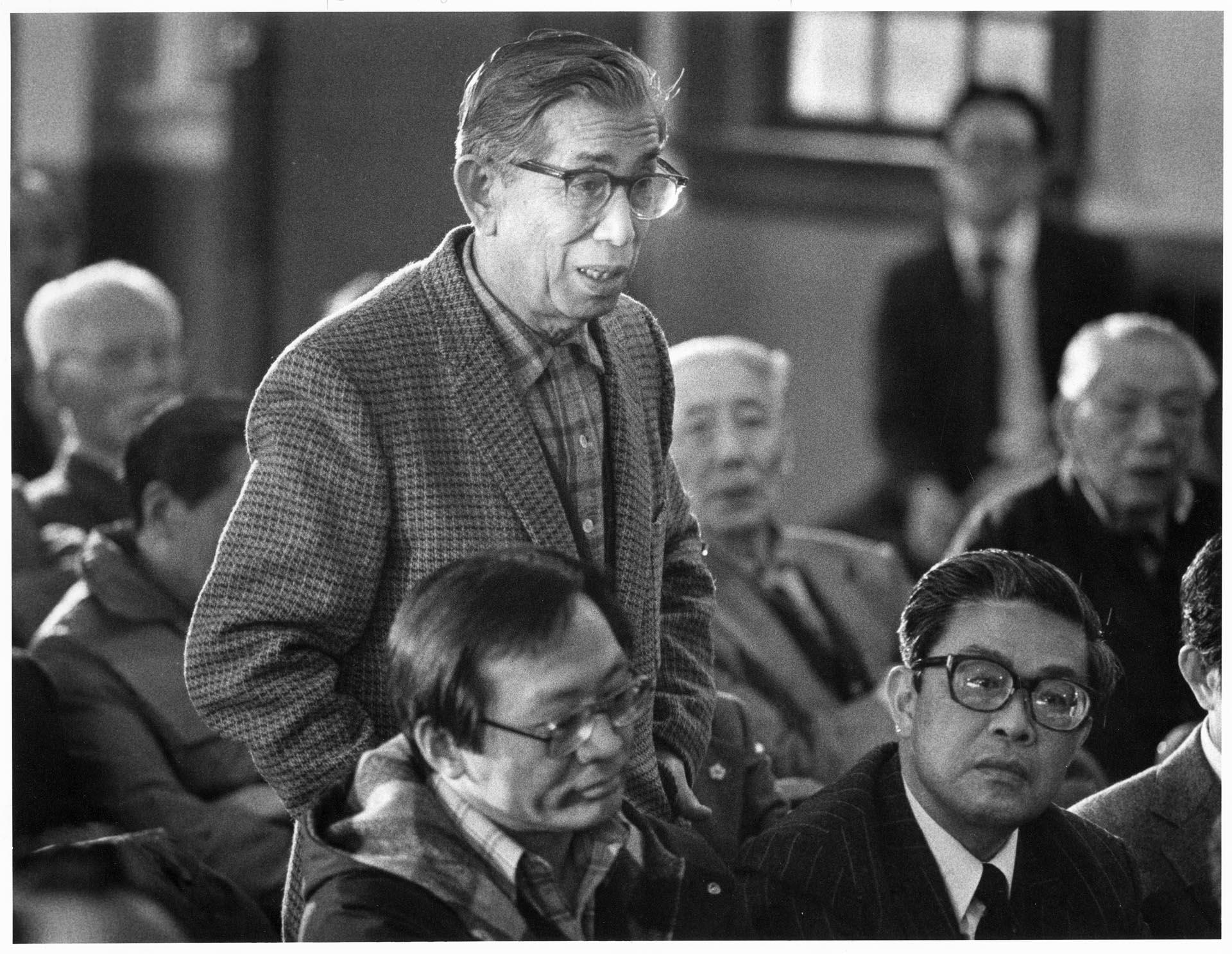 Image of Don Chin talking with city officials after Wah Mee Club massacre, Seattle, February 20, 1983