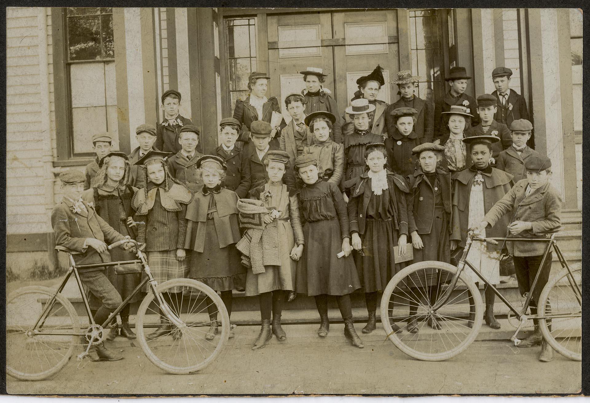 Image of Central School's fifth grade class posing at annex, Seattle, circa 1898