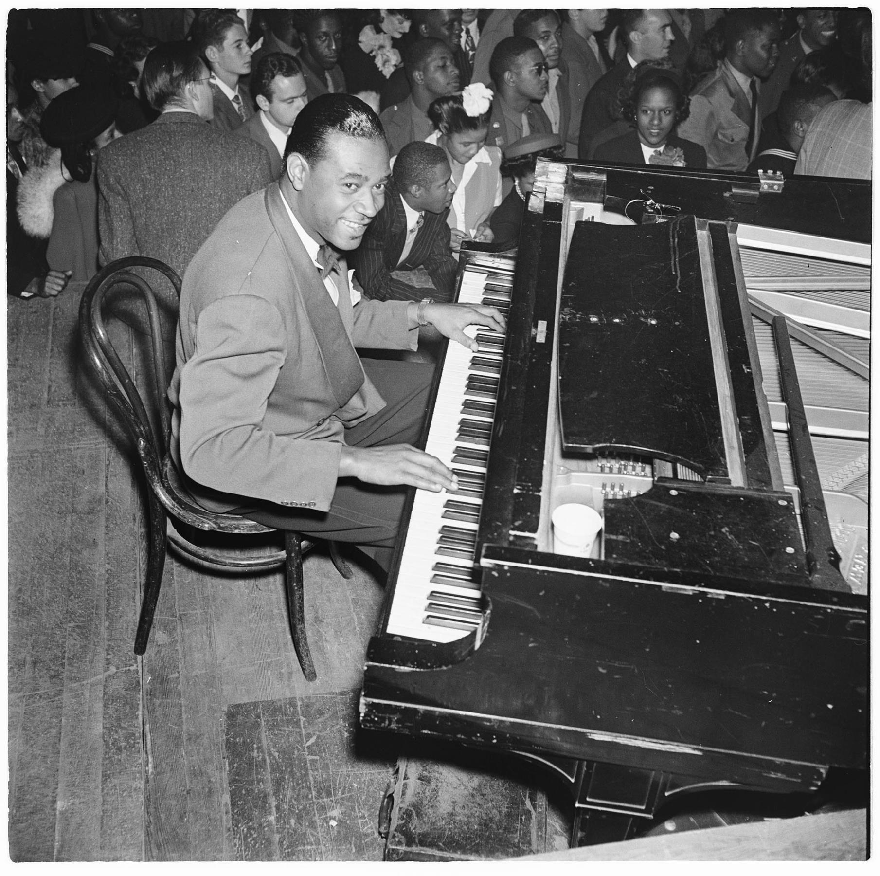 Image of Jazz pianist and audience, October 14, 1944