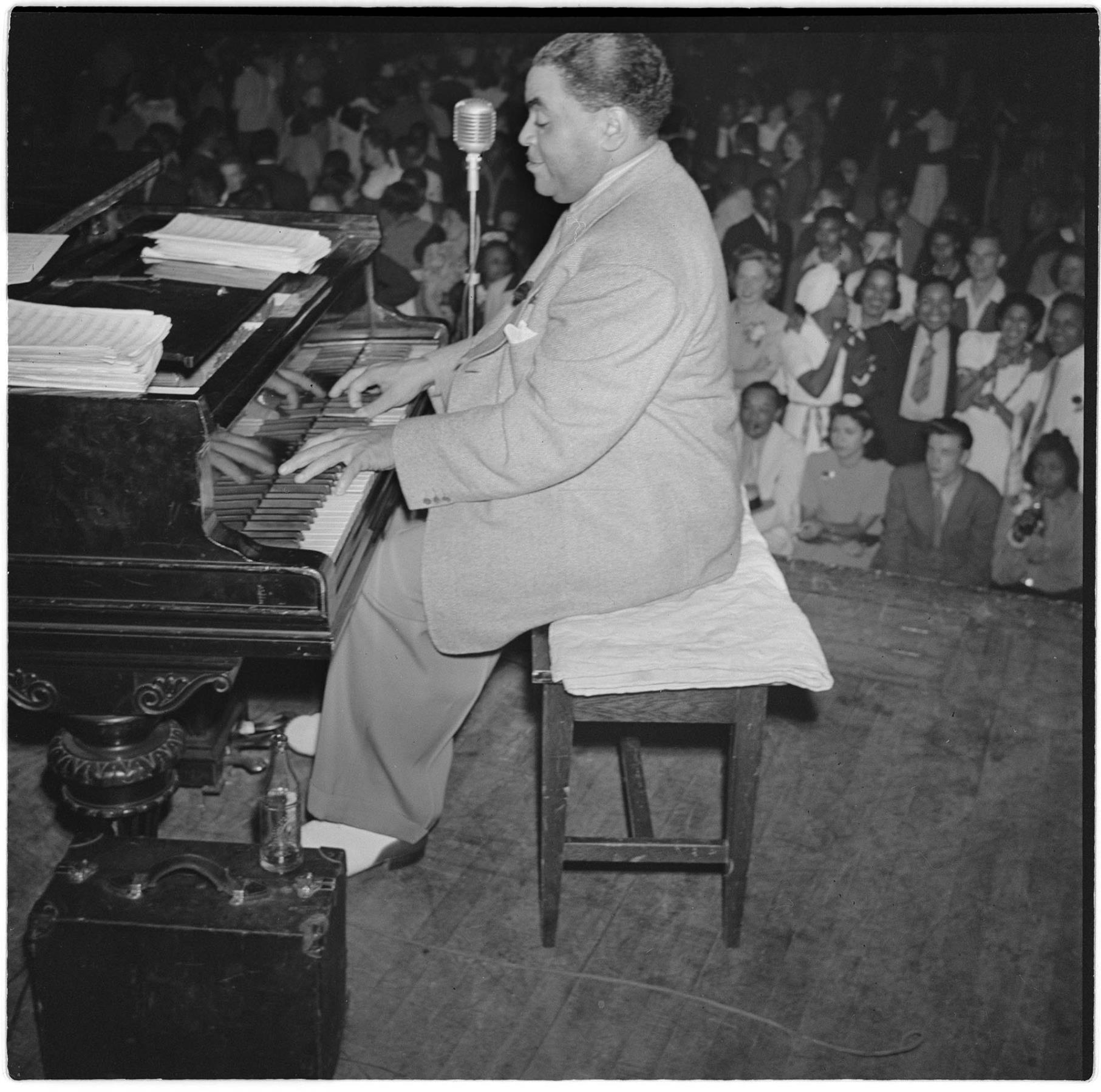 Image of Fats Waller at the Moore Theatre, Seattle, July 13, 1941