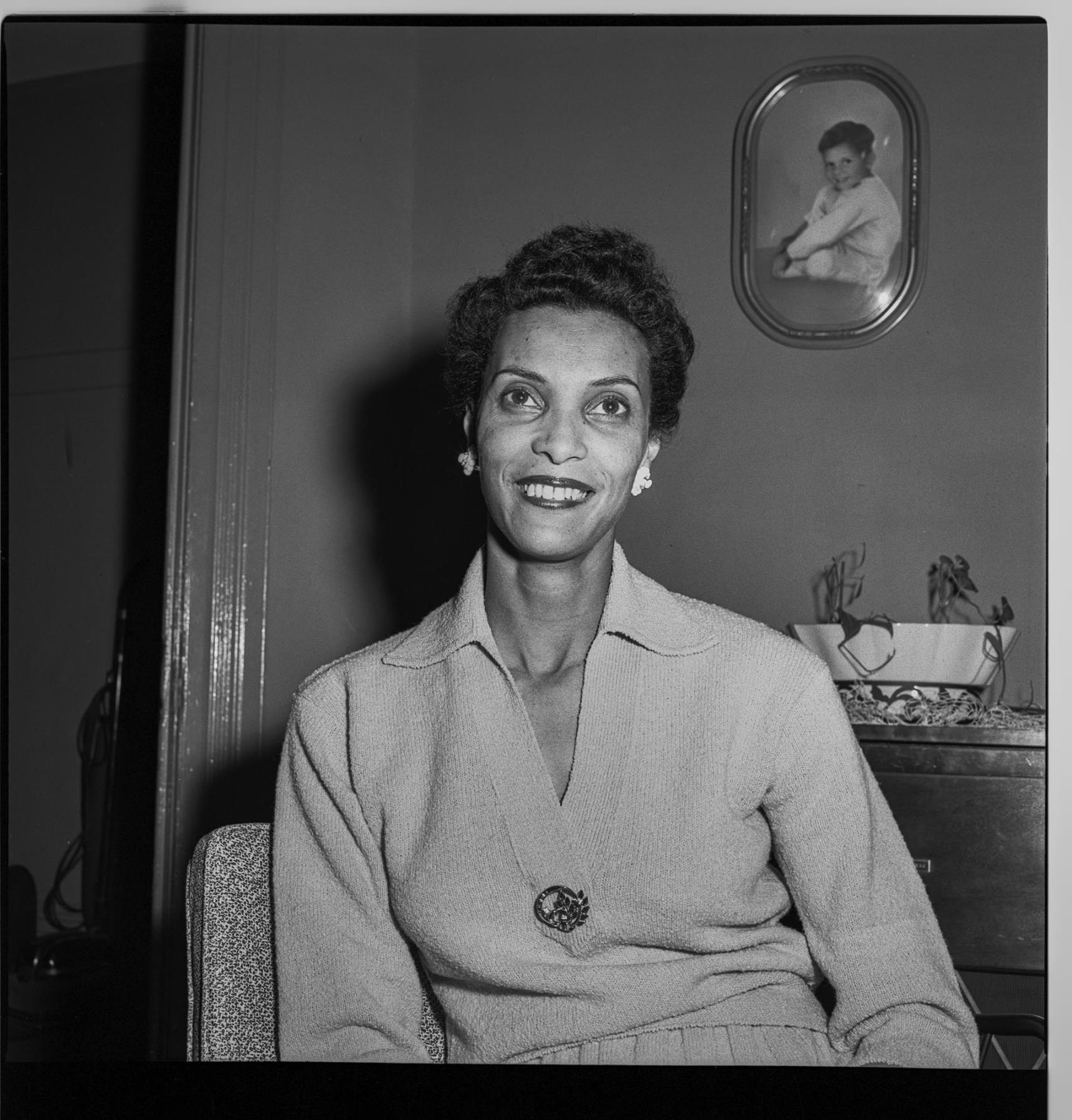 Image of Izzie Smith sitting at home, Seattle, circa 1953