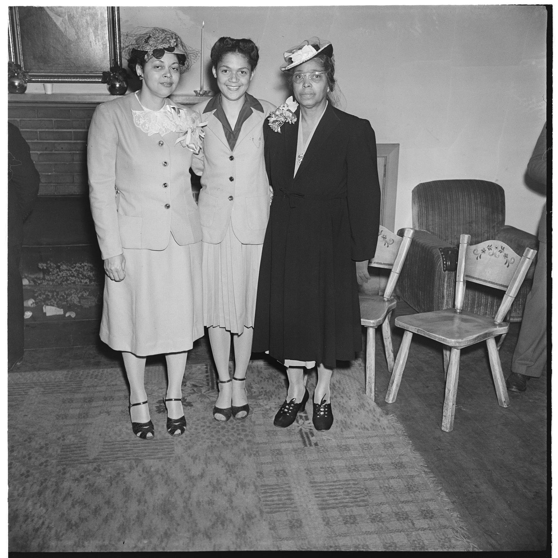 Image of Mrs. Meade posing with her daughters, Seattle, circa 1953