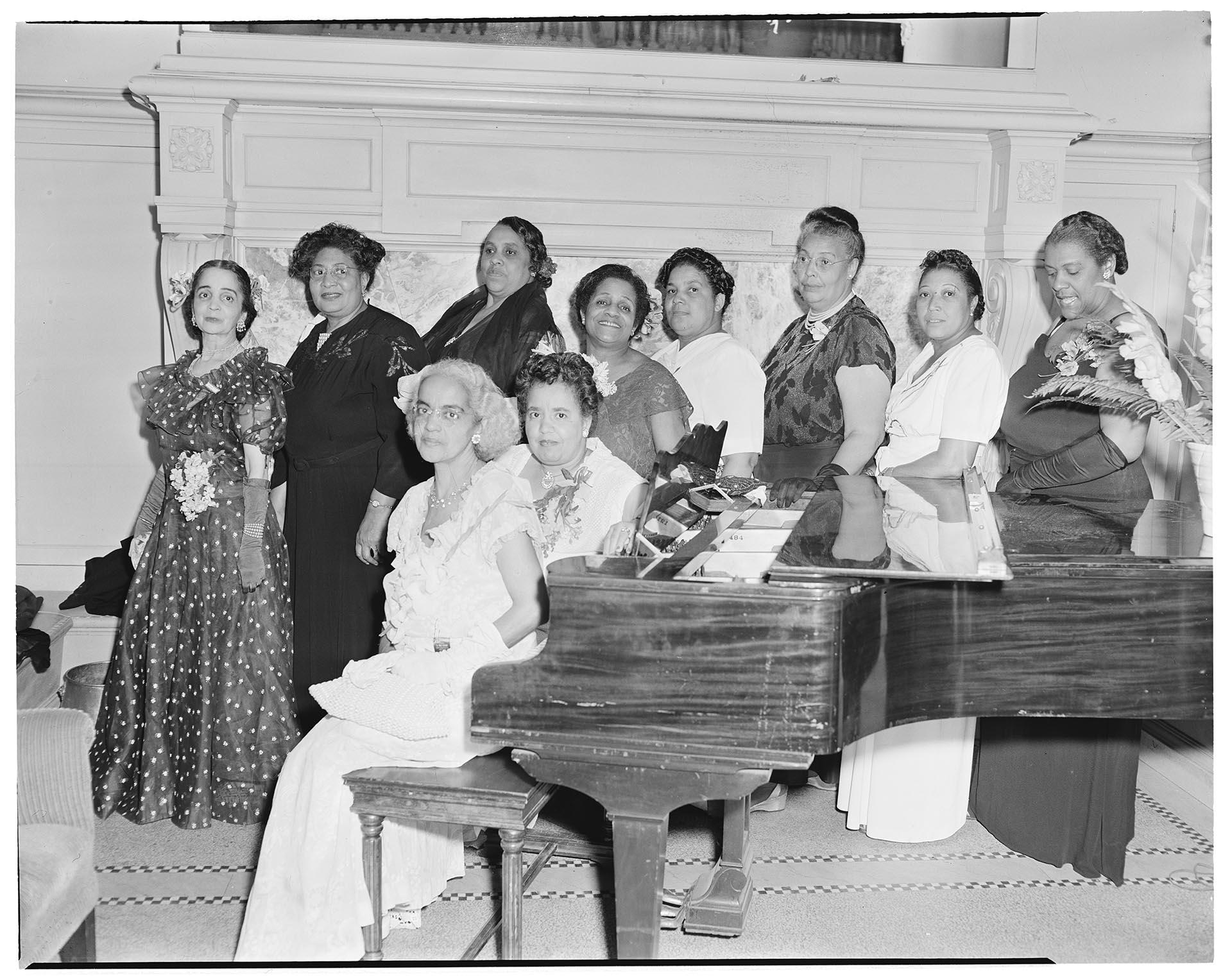 Image of NACWC convention delegates around piano, Seattle, August 1948
