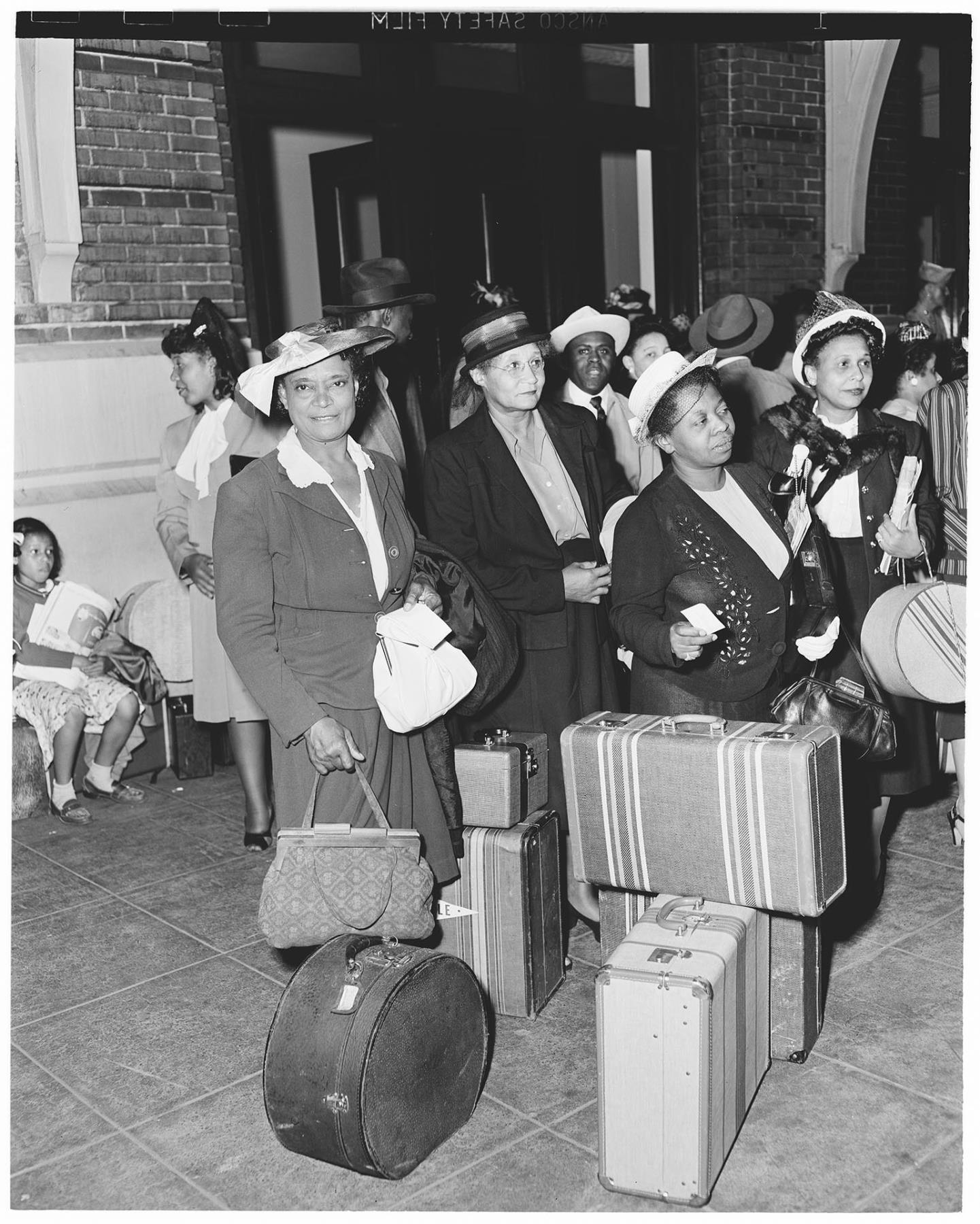 Image of NACWC convention delegates at King Street Station, Seattle, August 1948