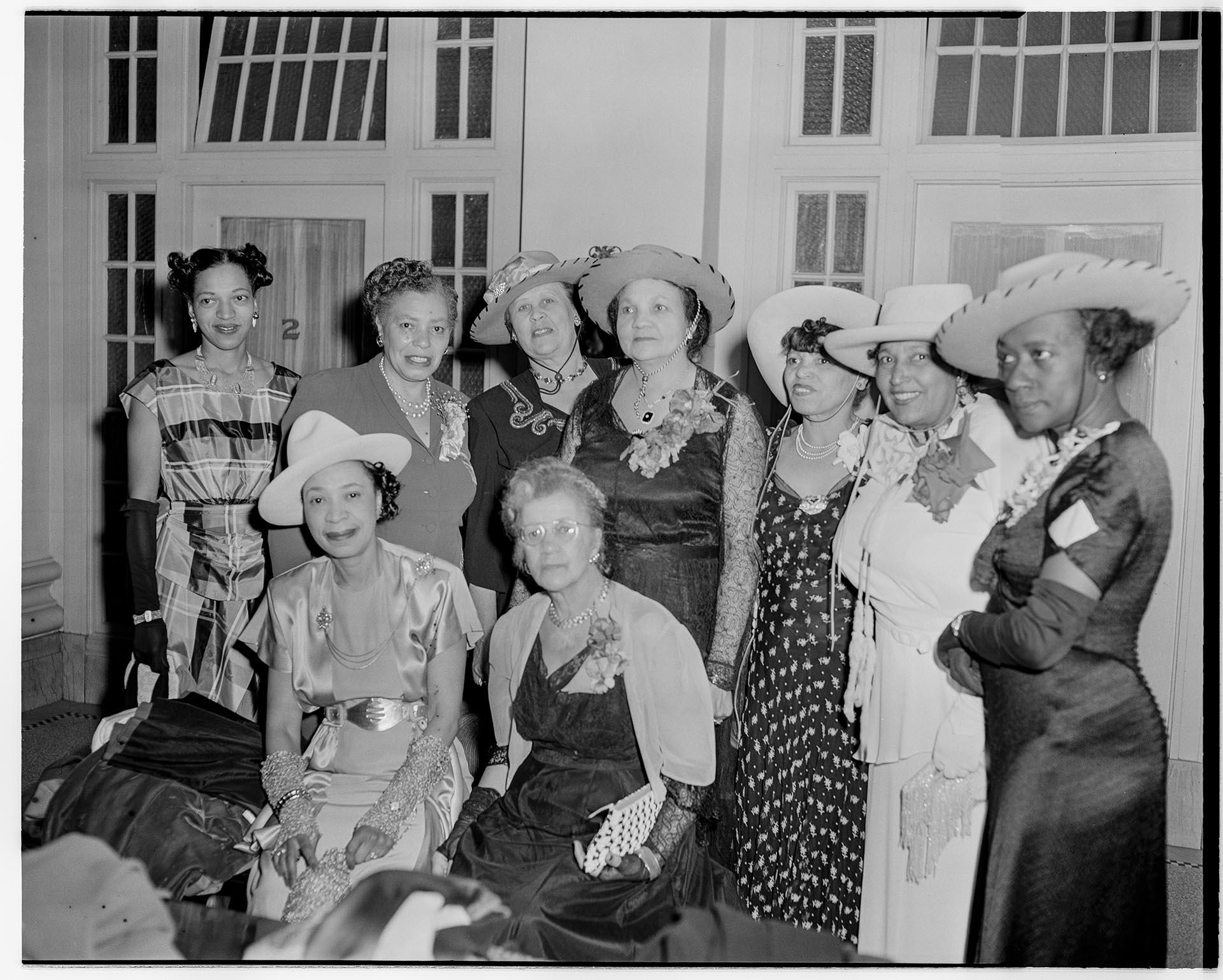 Image of NACWC convention delegates posing in Seattle, August 1948