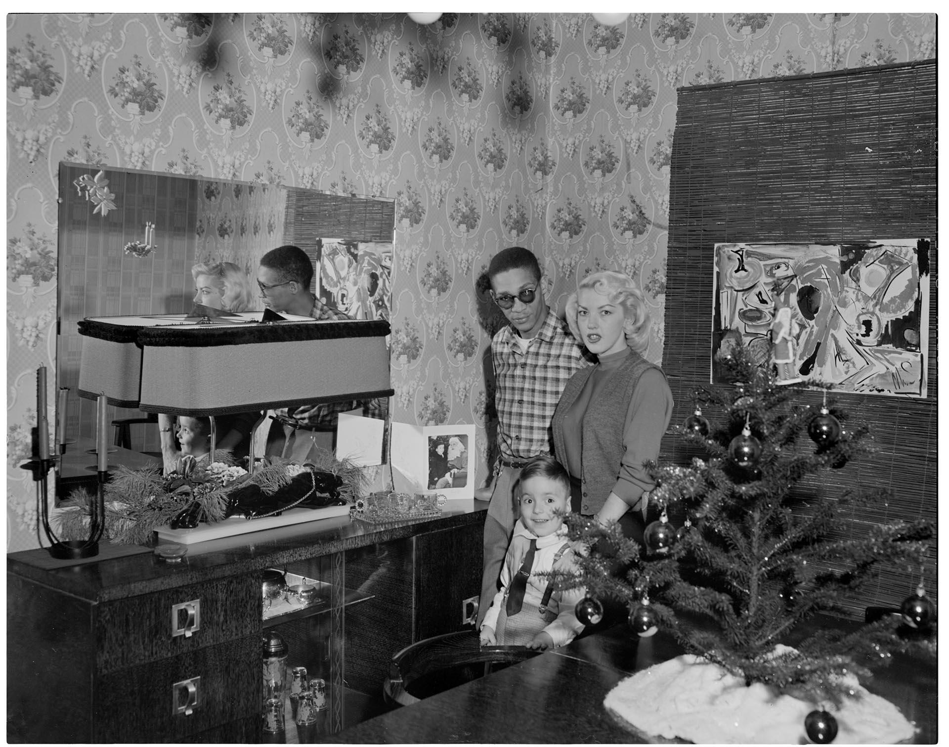 Image of Buddy and Jinx Brashear posing with their son, Seattle, circa 1953