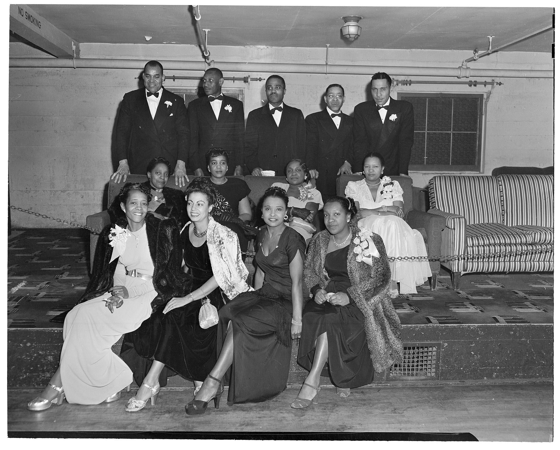 Image of Group at the Entre Nous, Seattle, December 29, 1947