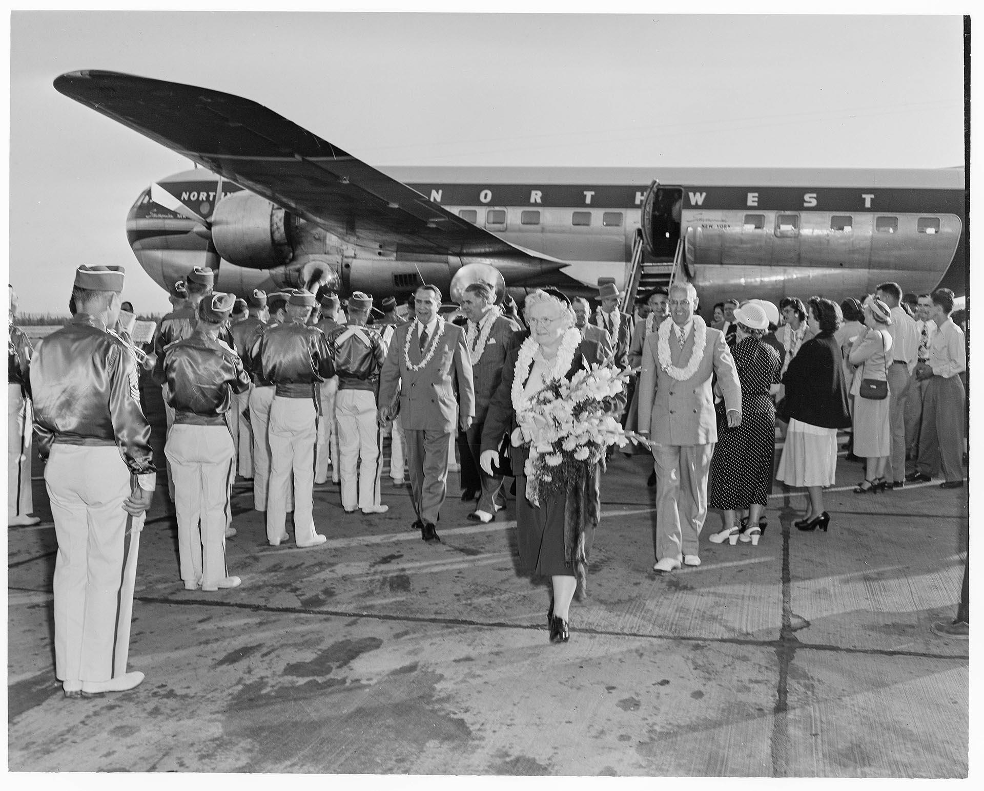 Image of Arrival of U.S. Post Office convention officials and guests, Seattle, 1950